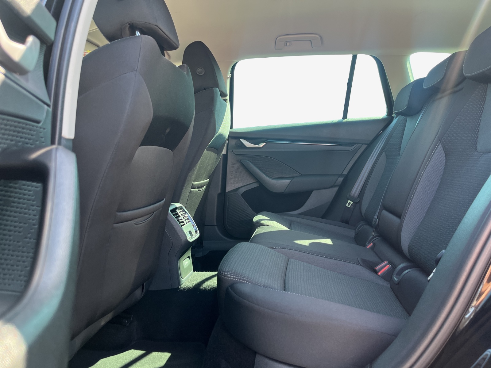 SKODA Octavia Combi 1.5 TSI mHEV DSG Dynamic-image-11