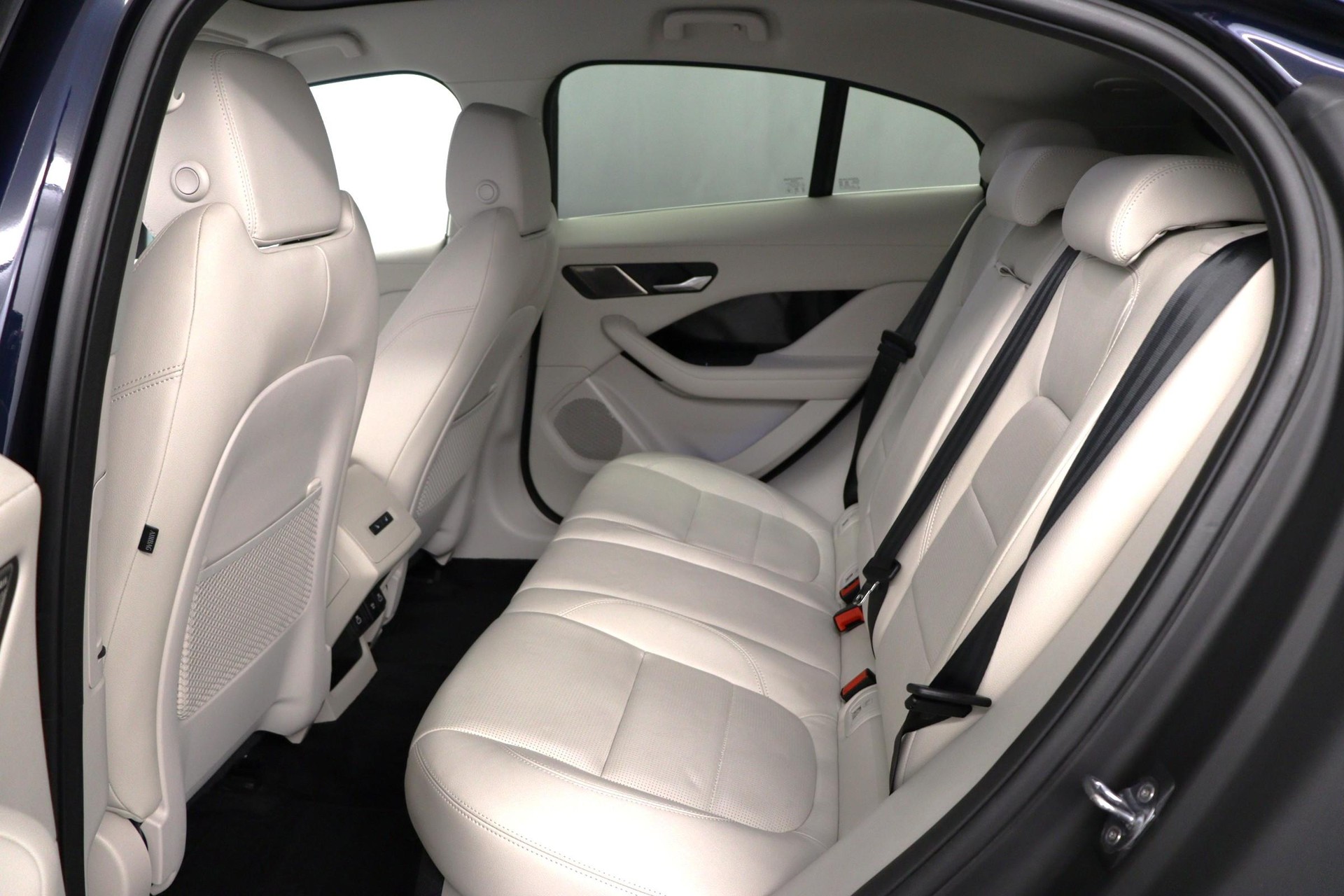 JAGUAR I-Pace EV400 SE AWD-image-8