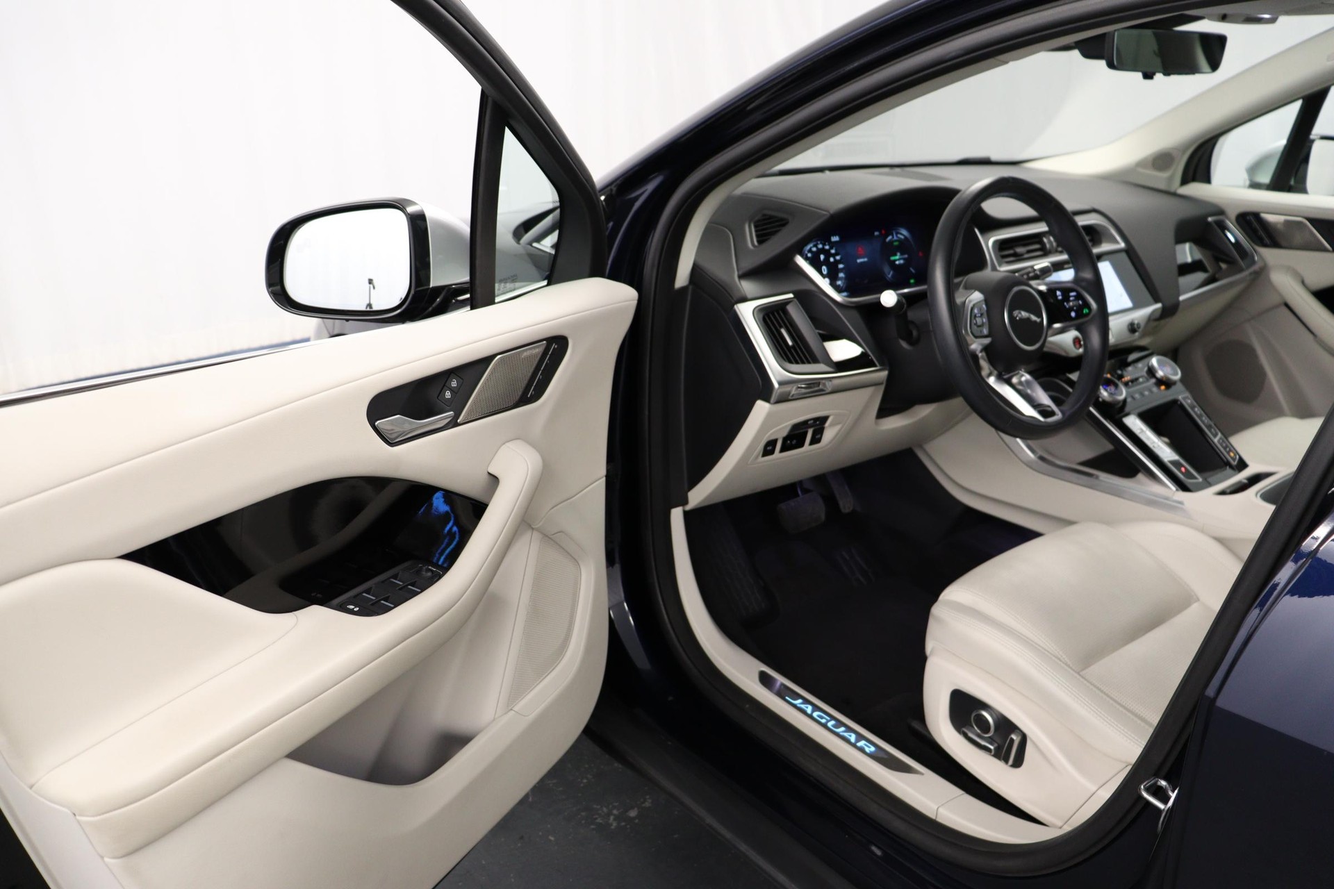 JAGUAR I-Pace EV400 SE AWD-image-16