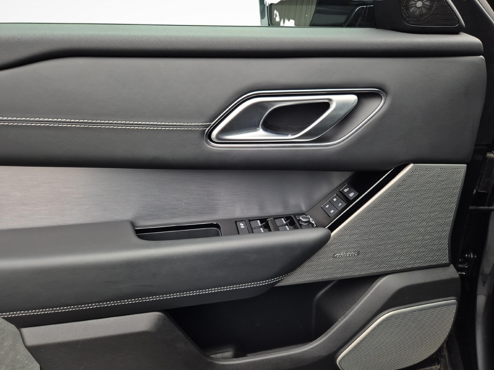 LAND ROVER Range Rover Velar 2.0 P400e R-Dynamic HSE-image-18