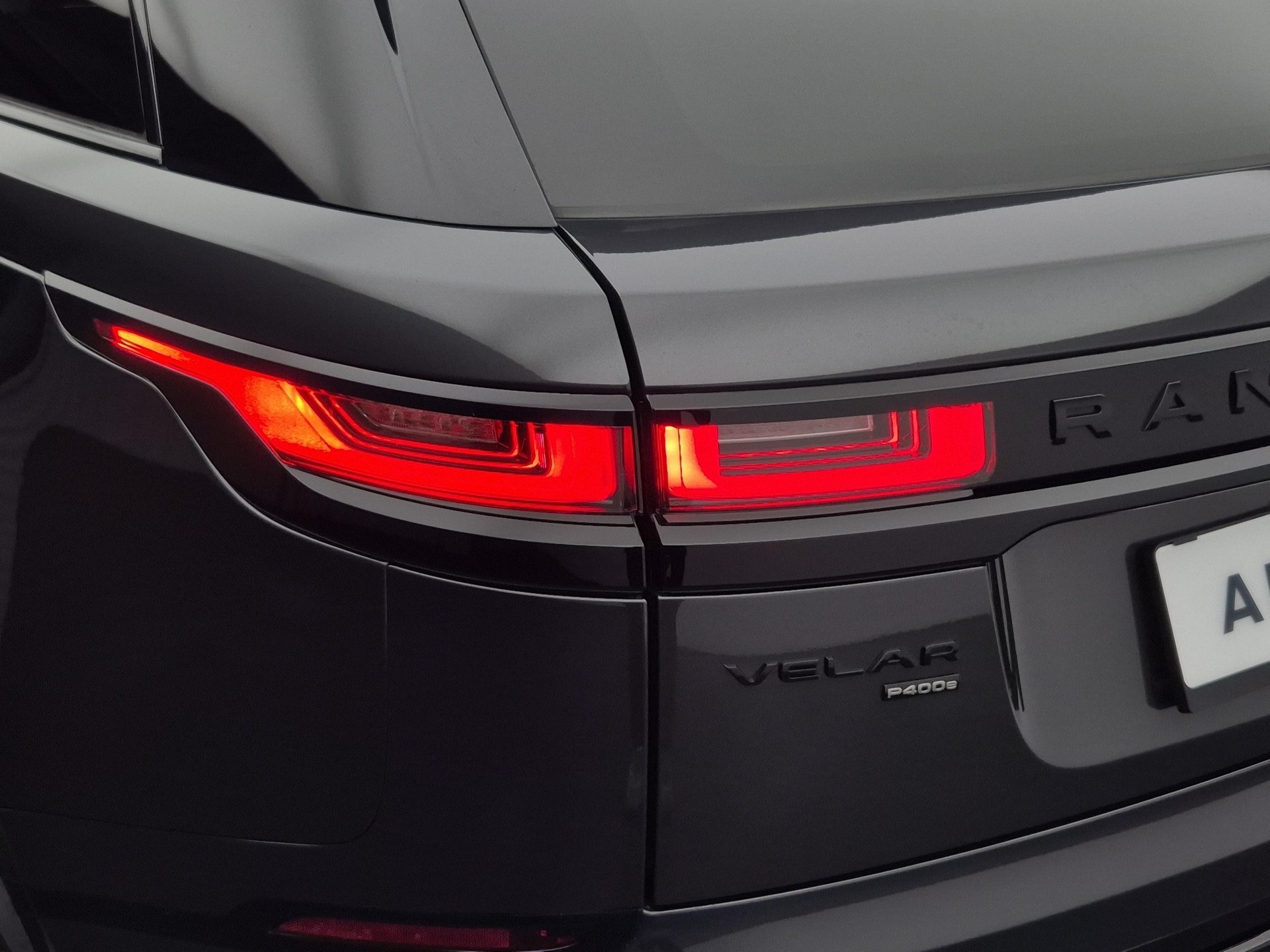 LAND ROVER Range Rover Velar 2.0 P400e R-Dynamic HSE-image-19