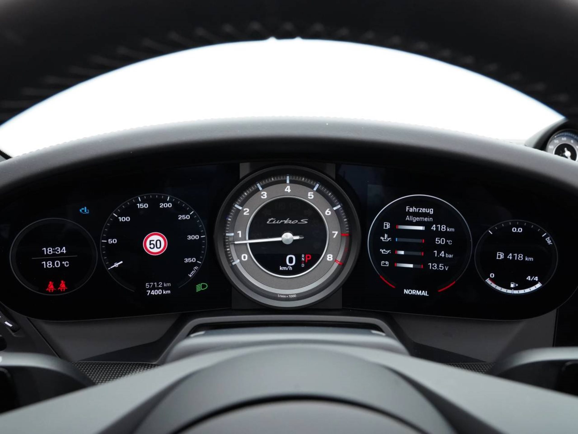 PORSCHE 911 Turbo S Cabriolet-image-16