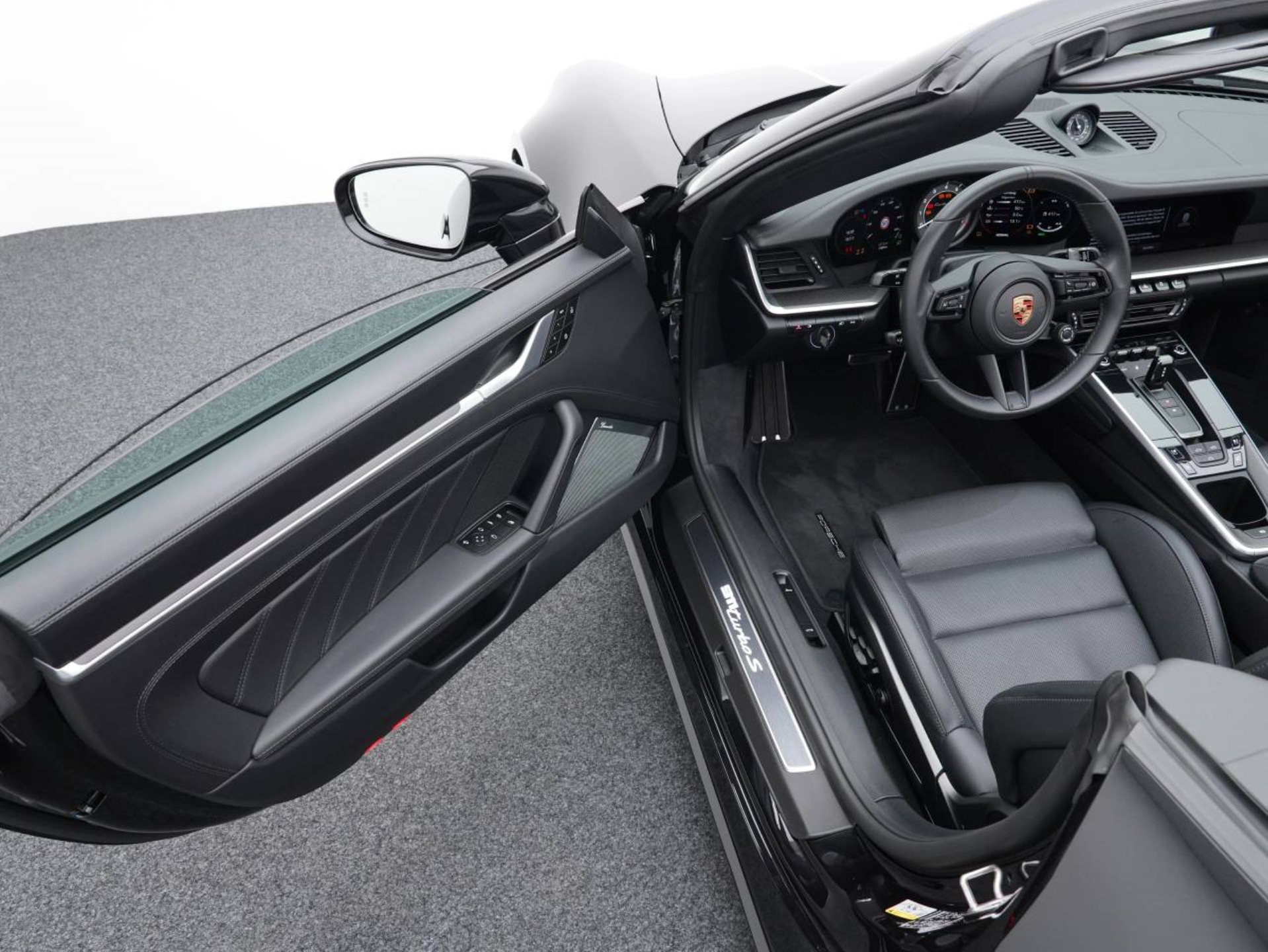 PORSCHE 911 Turbo S Cabriolet-showroom-element-3