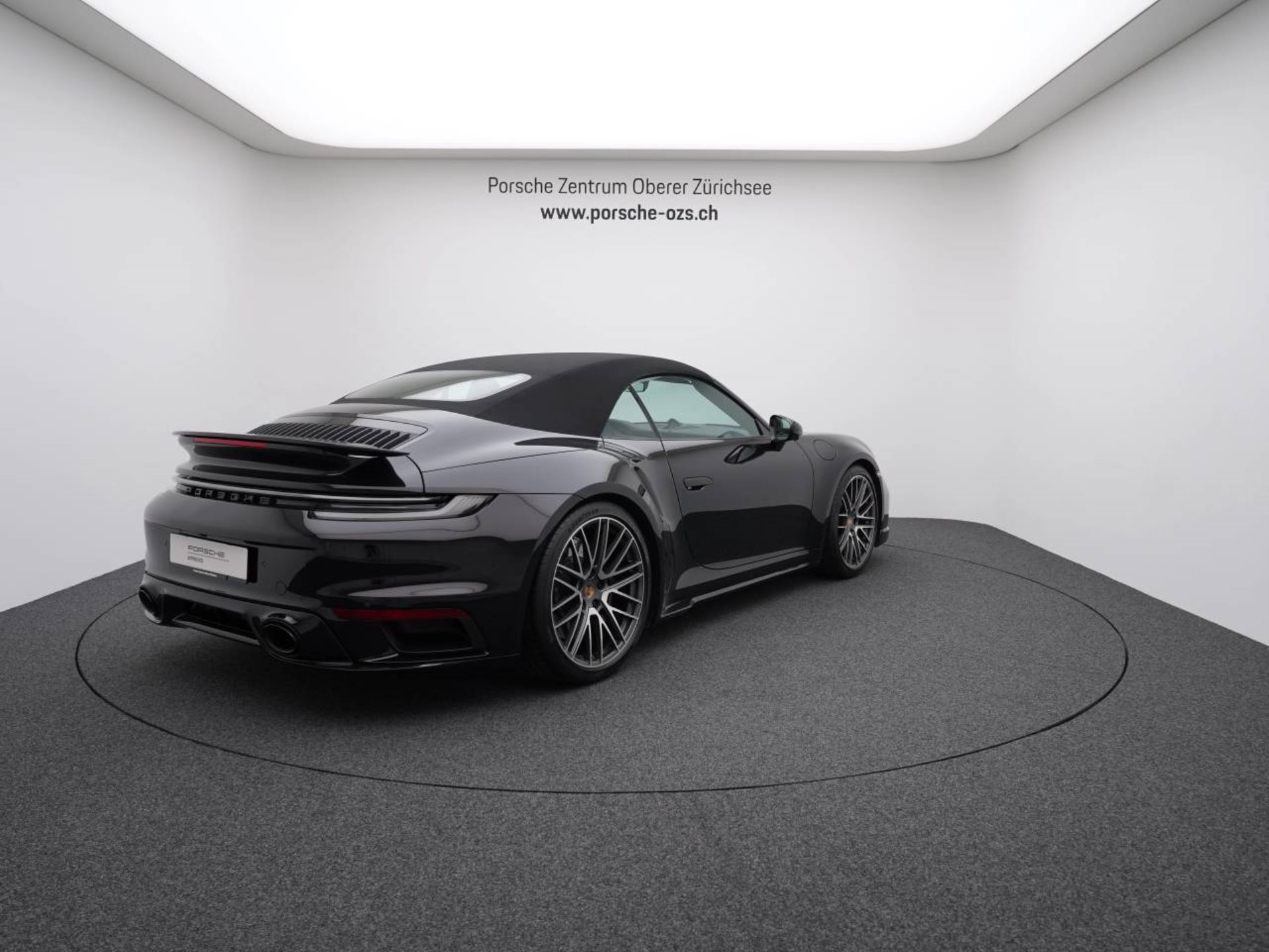PORSCHE 911 Turbo S Cabriolet-image-6