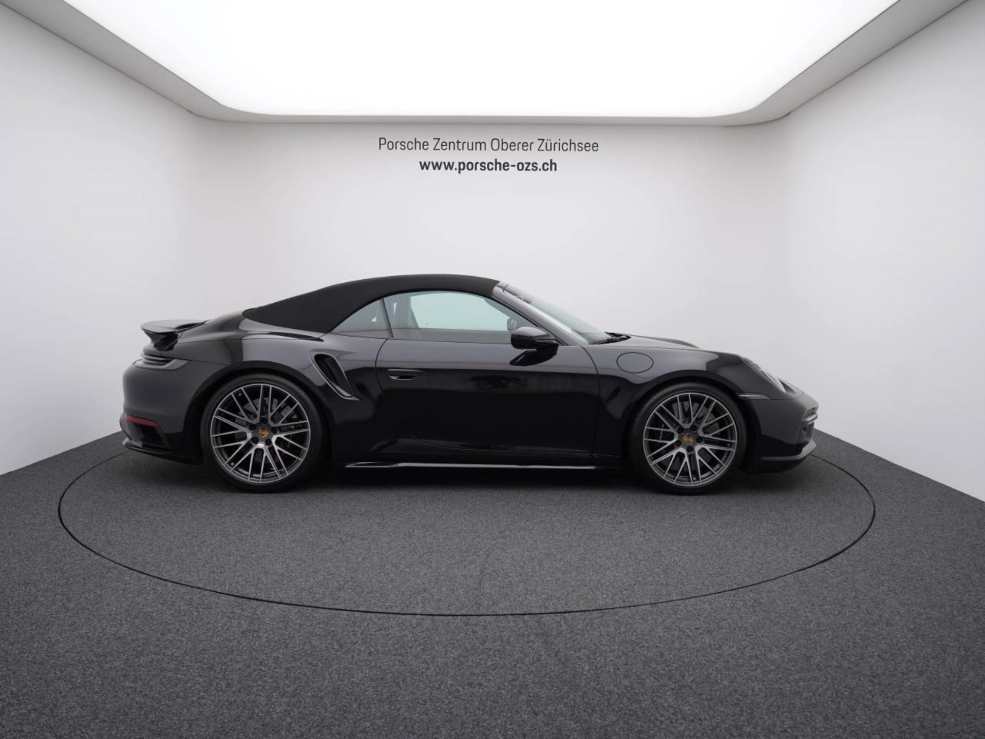 PORSCHE 911 Turbo S Cabriolet-image-7