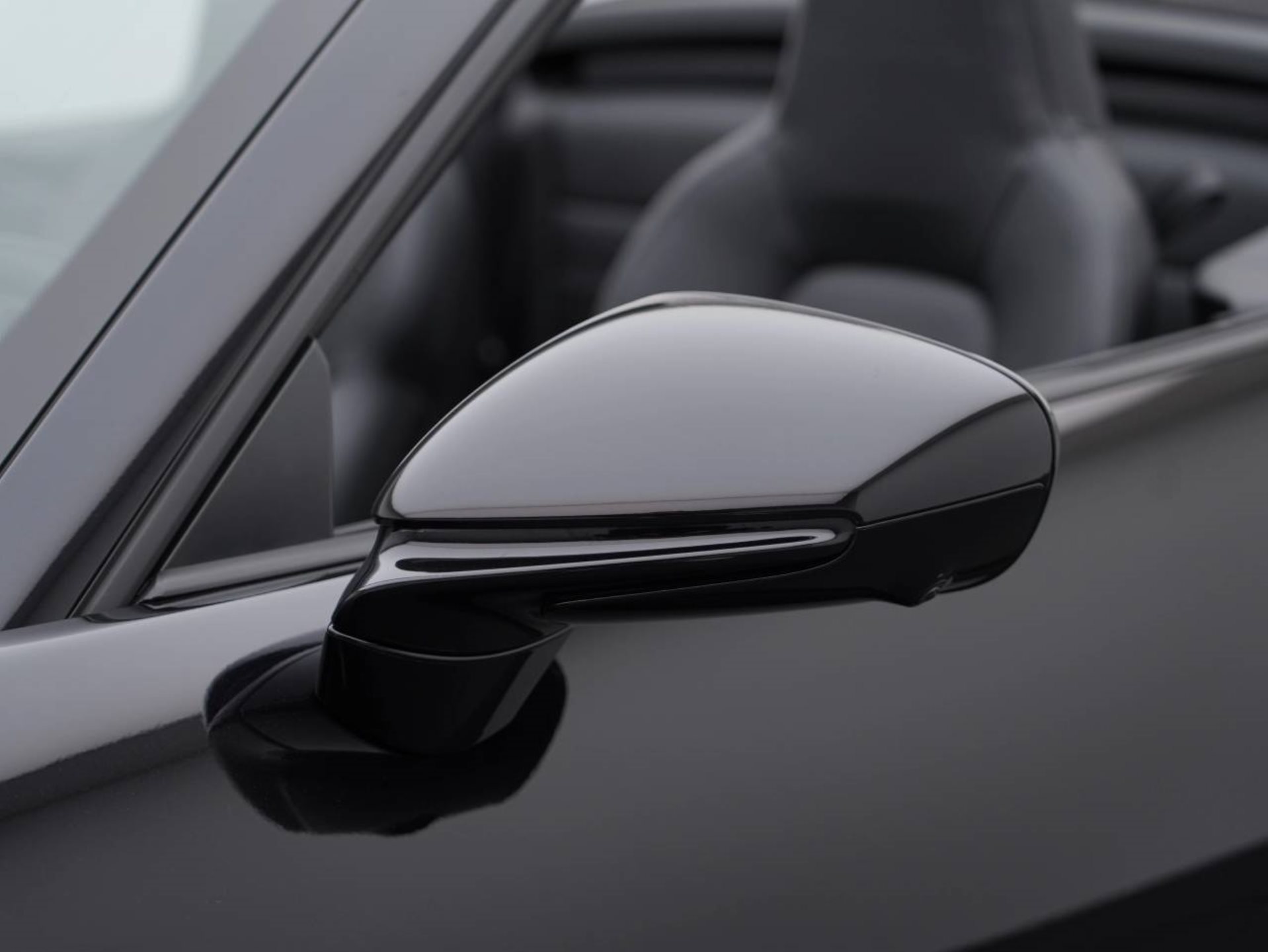 PORSCHE 911 Turbo S Cabriolet-image-13