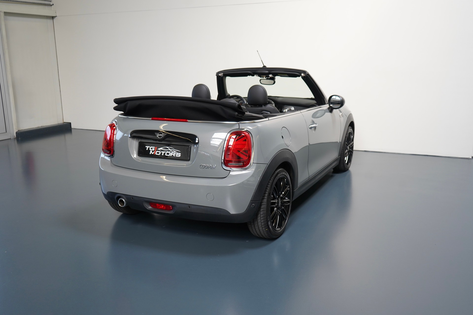 MINI Cooper Cabriolet DKG-image-2