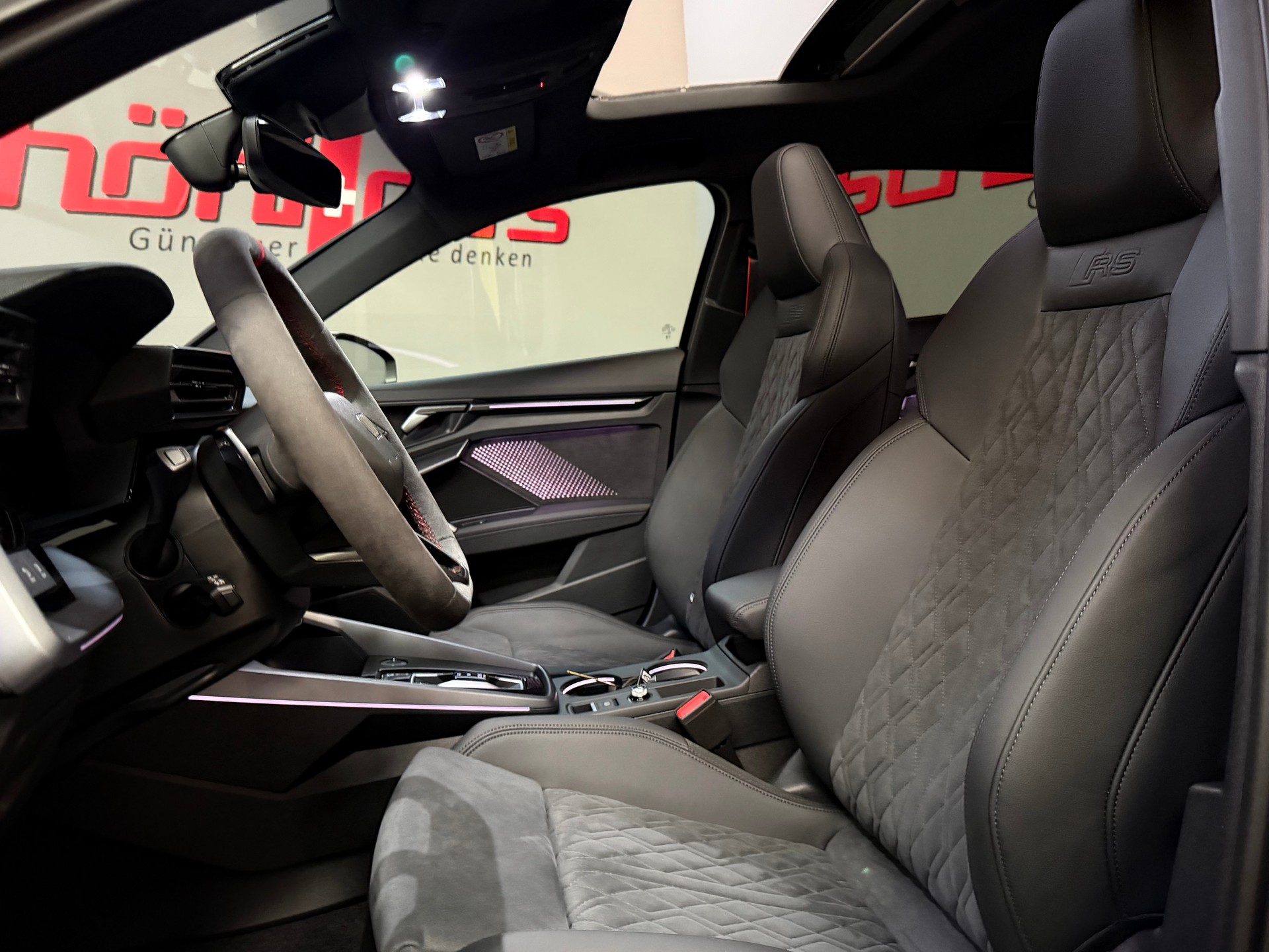 AUDI RS3 Sportback 2.5 TSI quattro S-tronic-image-11