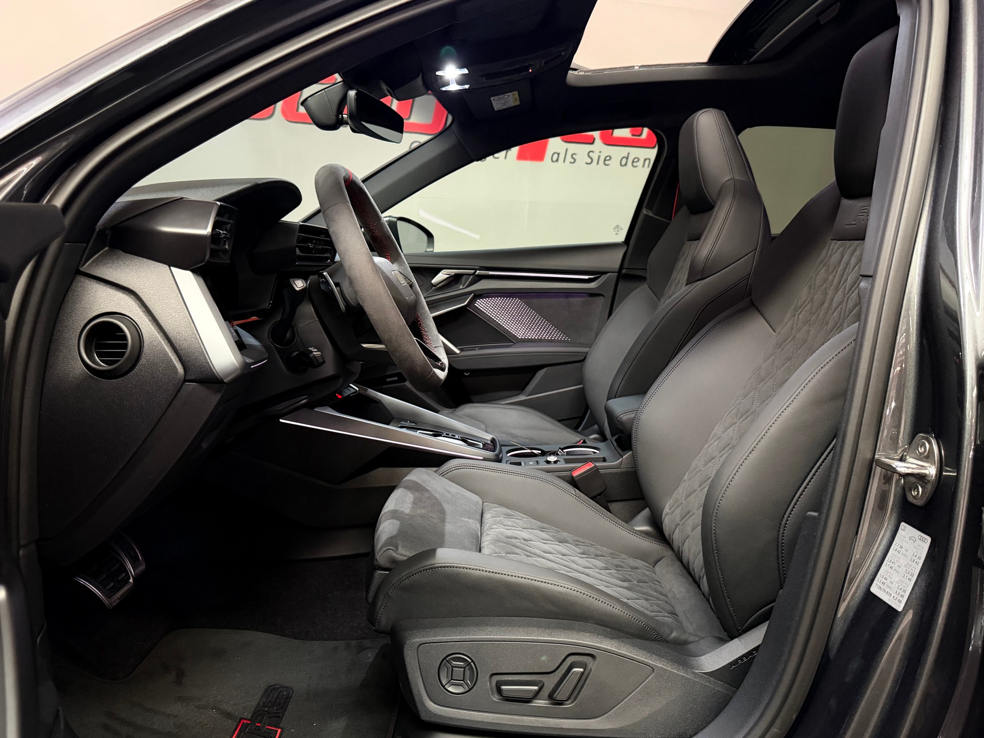 AUDI RS3 Sportback 2.5 TSI quattro S-tronic-image-10