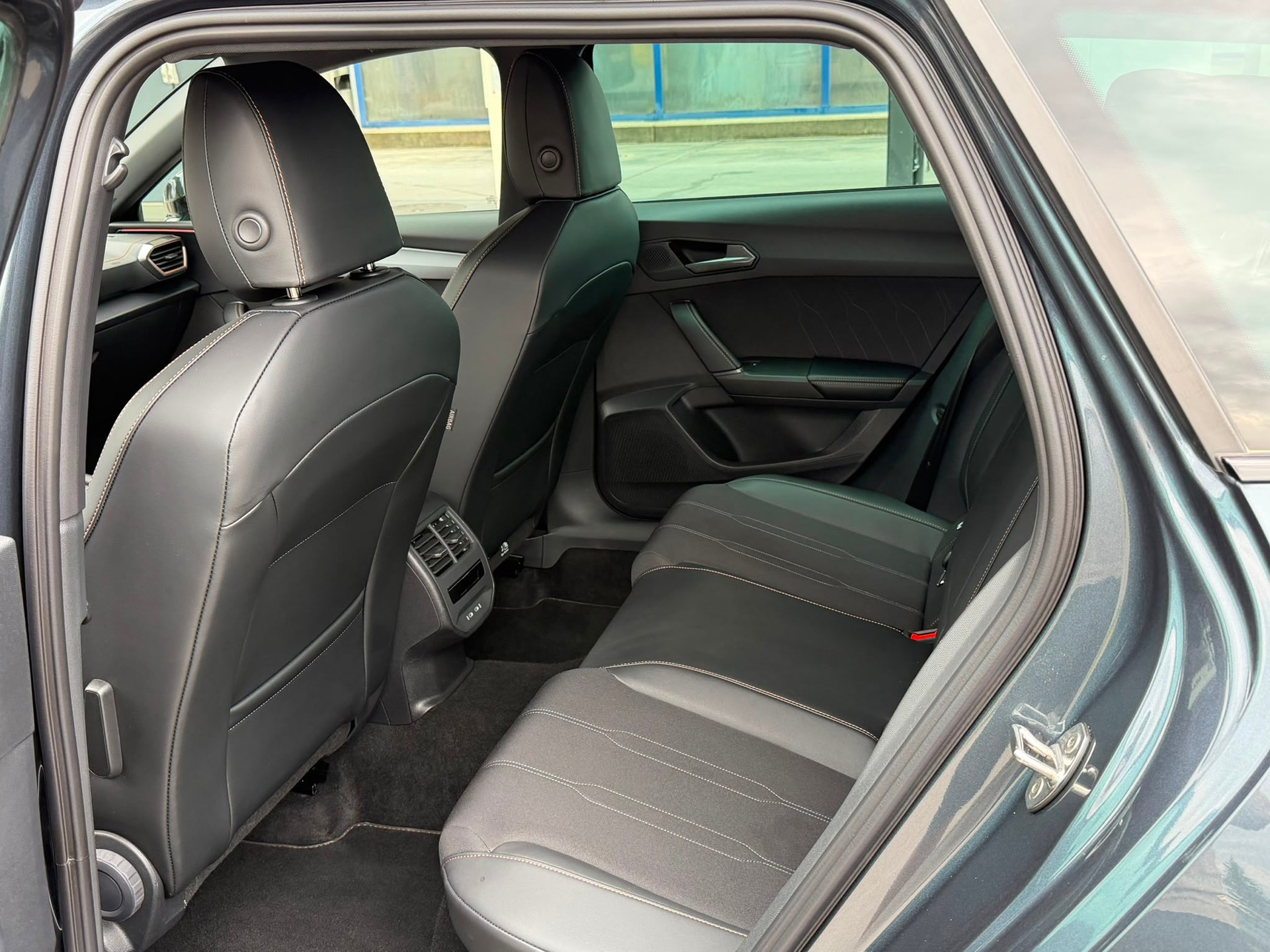 CUPRA LEON ST 1.5 eTSI DSG *Top Zustand**Top Ausstattung**Elektr. Anhängerkupplung*-image-10