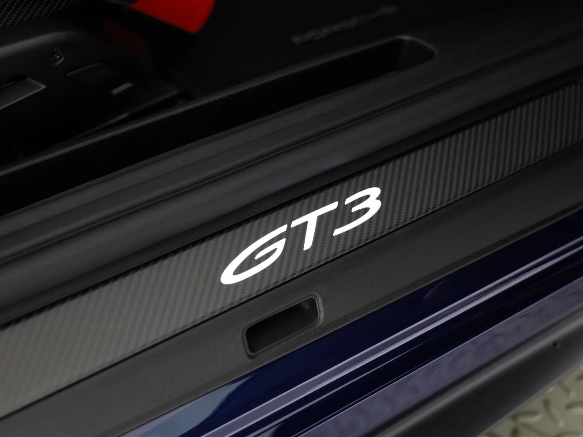 PORSCHE 911 GT3-image-18