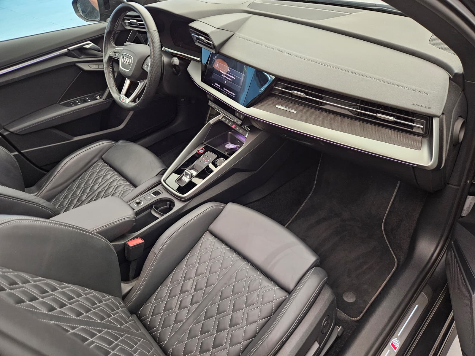 AUDI S3 Sportback 2.0 TFSI quattro S-tronic-image-11