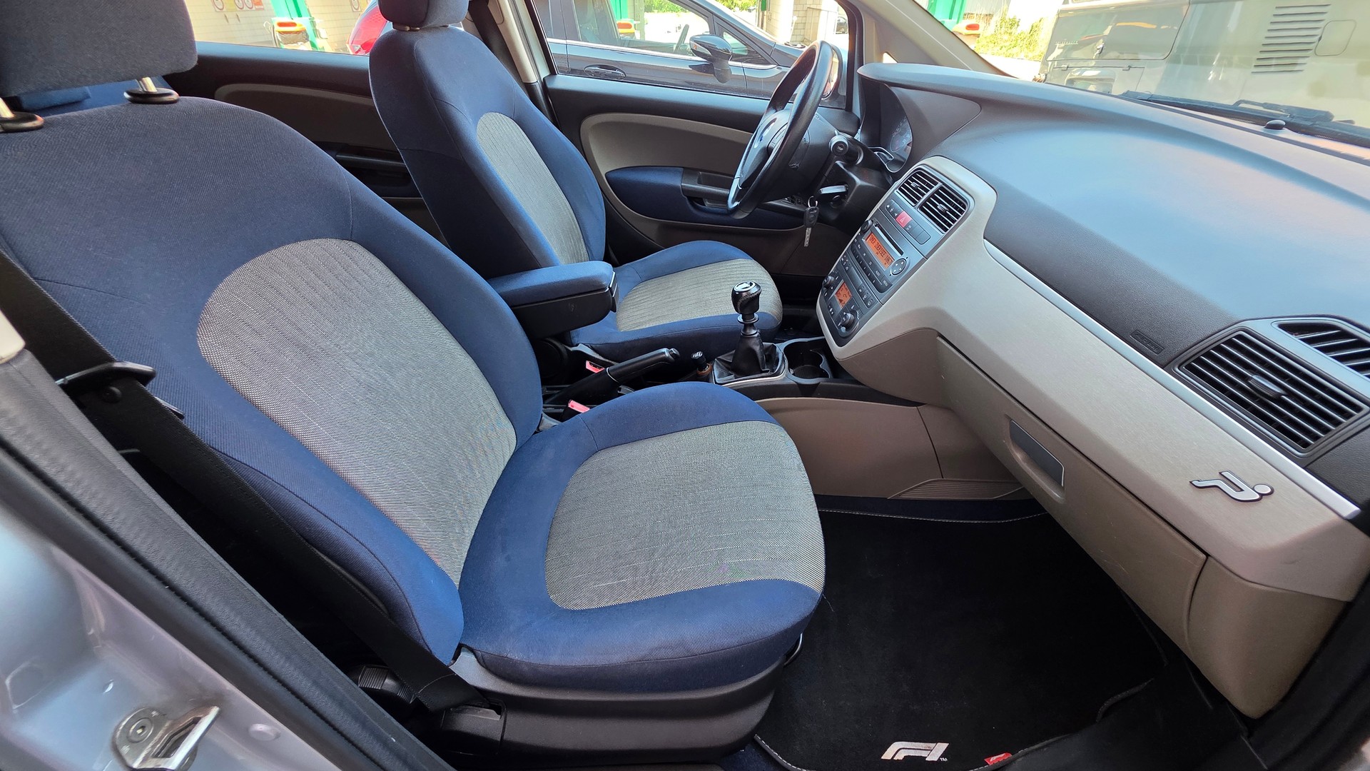 FIAT Punto 1.9 JTD Emotion-image-9