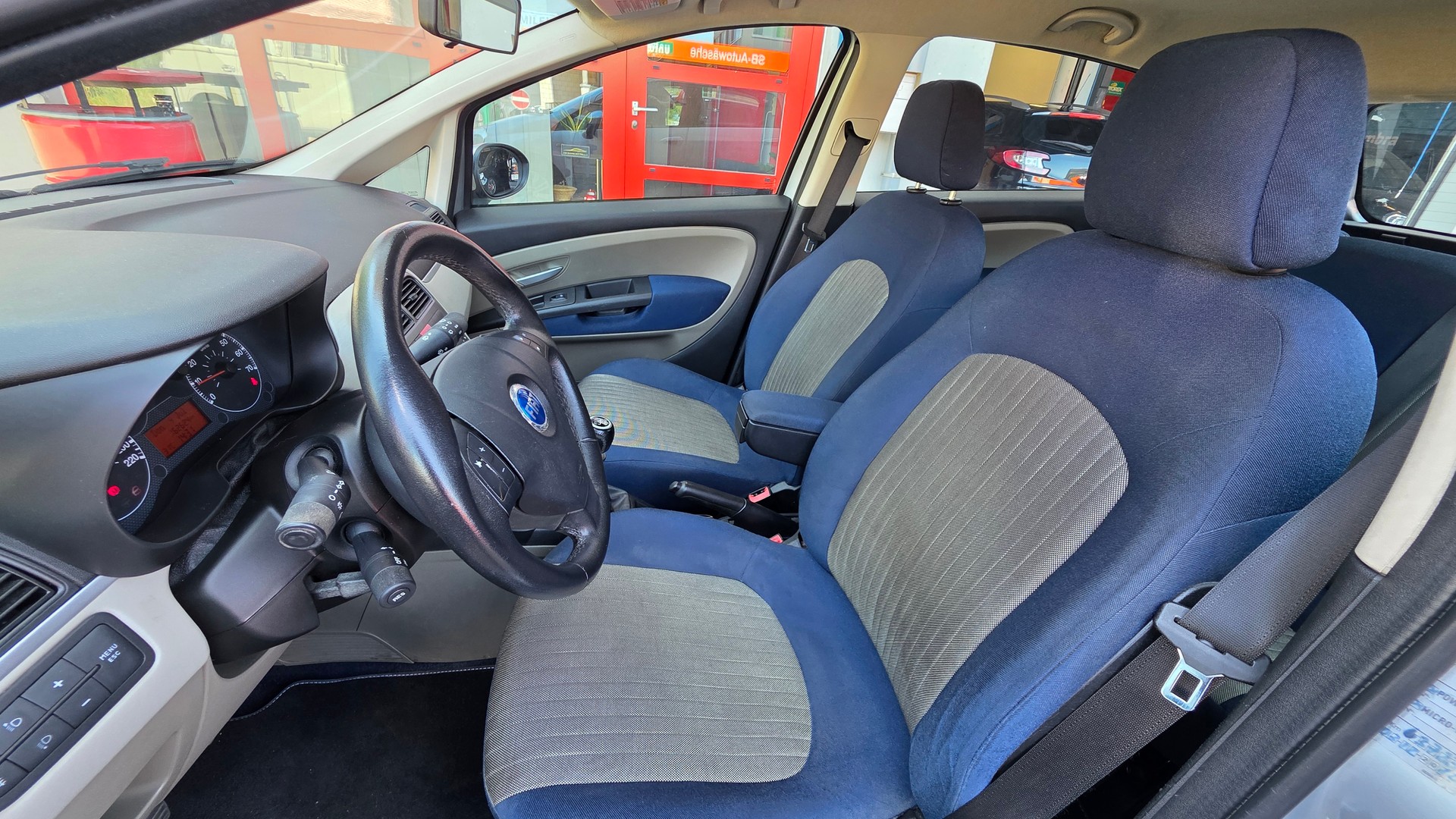 FIAT Punto 1.9 JTD Emotion-image-8