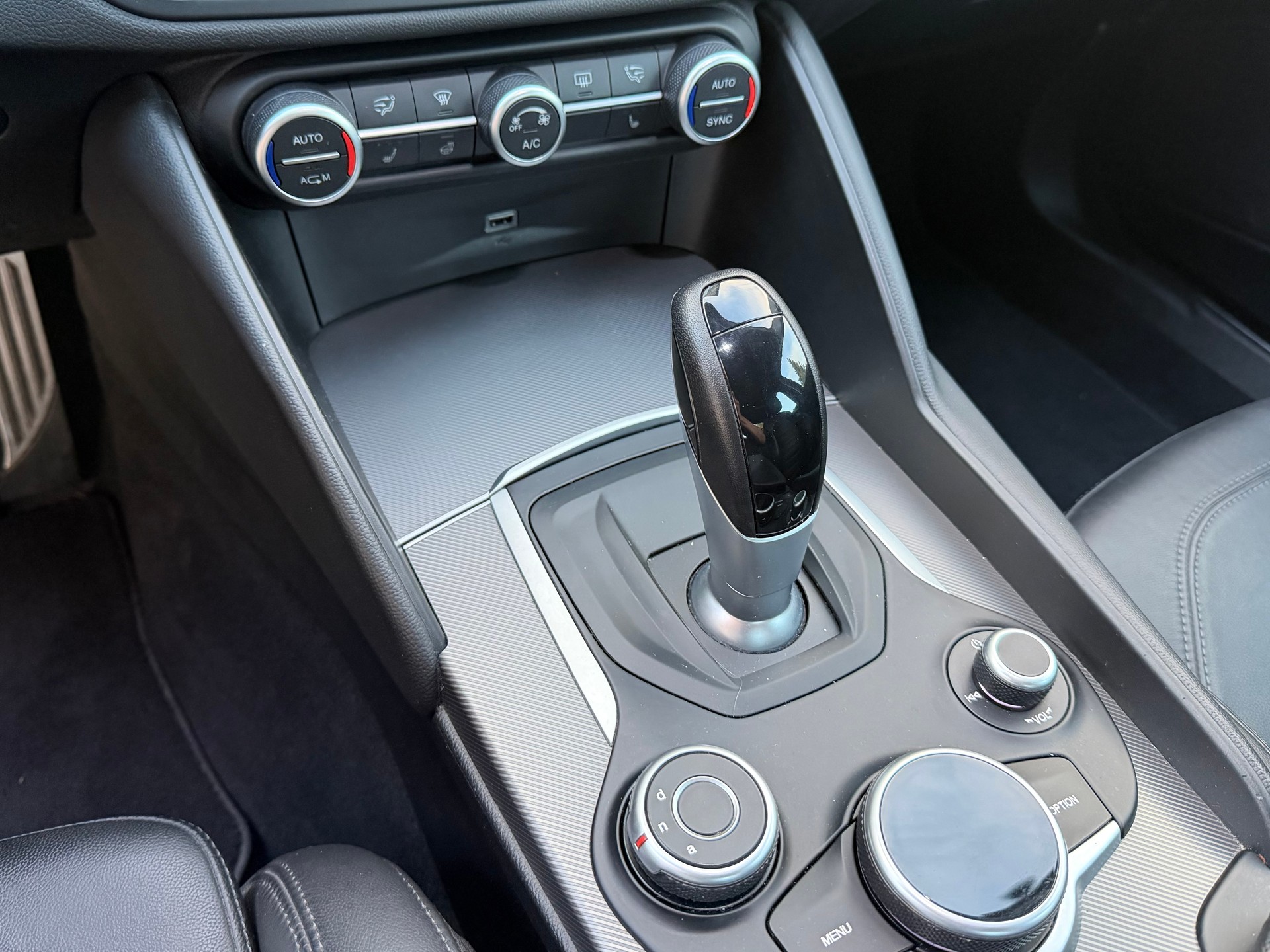 ALFA ROMEO Giulia 2.0 Veloce Q4 Automatic ALLBLACK *Top-Ausstattung*Servicegepflegt*Garantie*-image-12