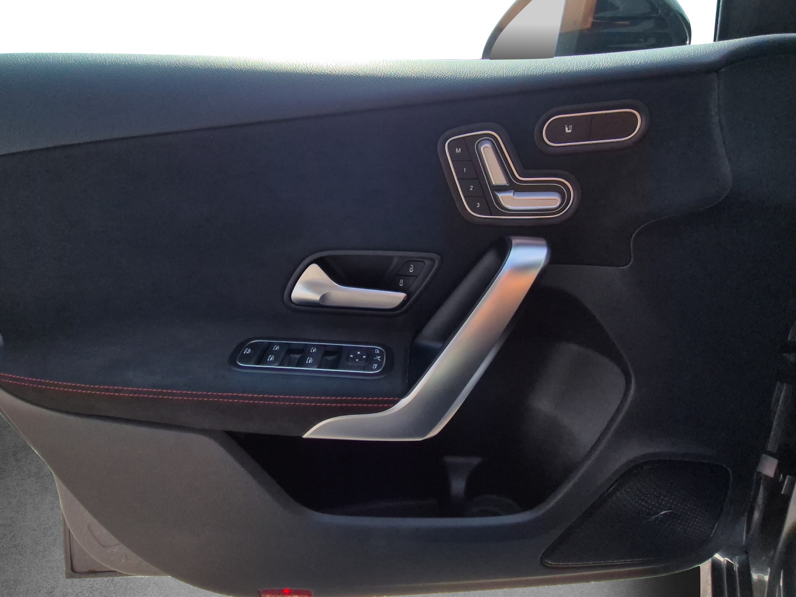 MERCEDES-BENZ A 250 AMG Line 4Matic-image-12