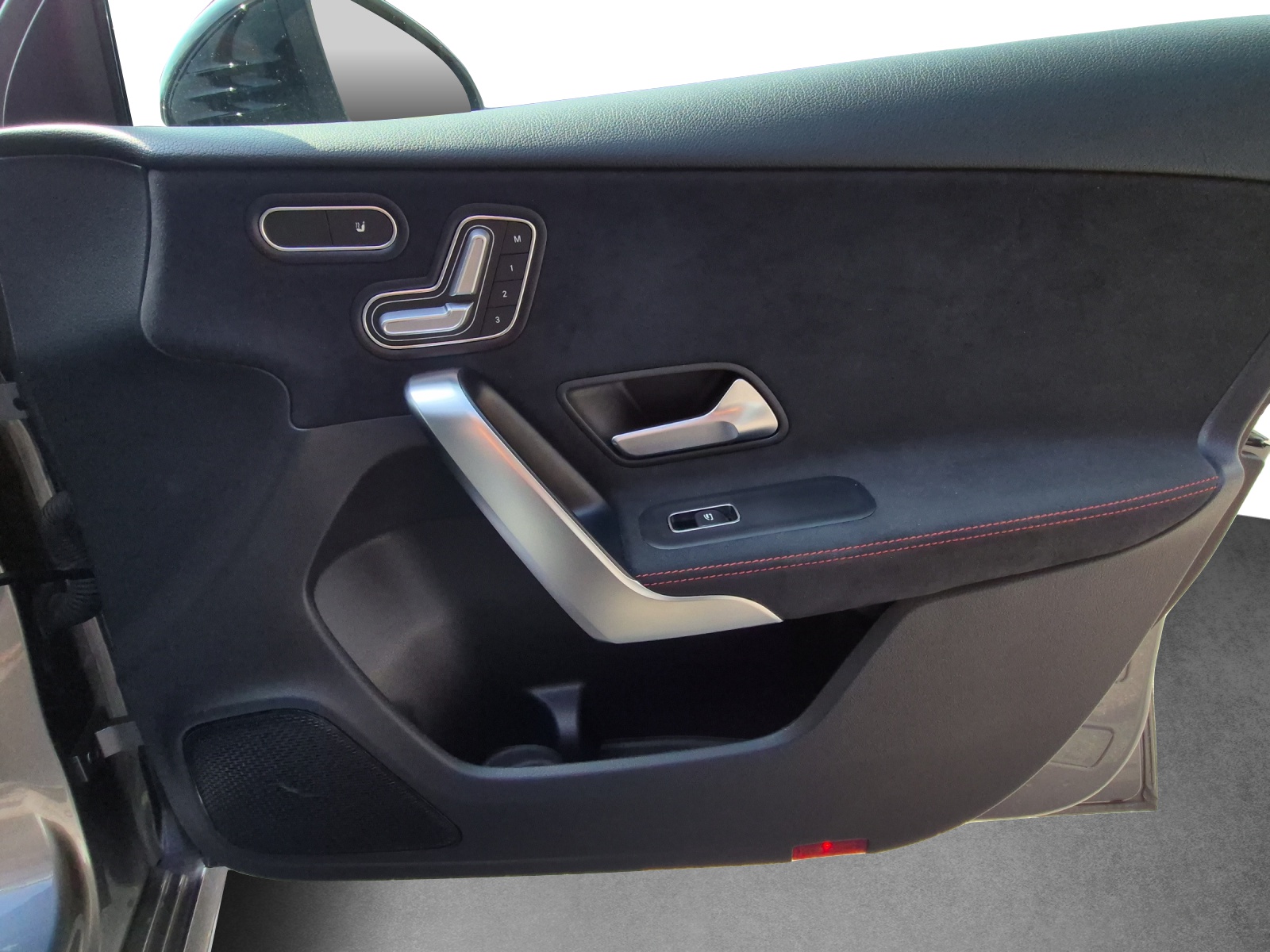 MERCEDES-BENZ A 250 AMG Line 4Matic-image-15
