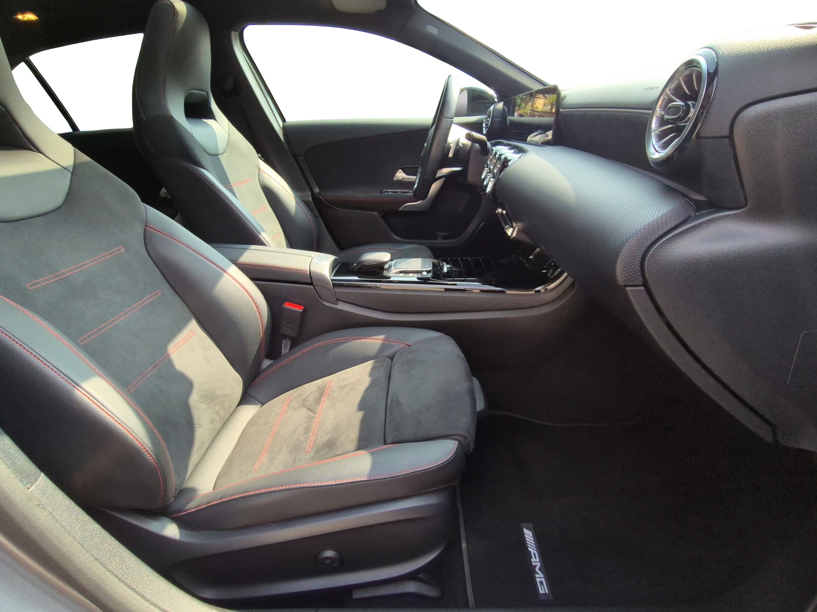MERCEDES-BENZ A 250 AMG Line 4Matic-image-16