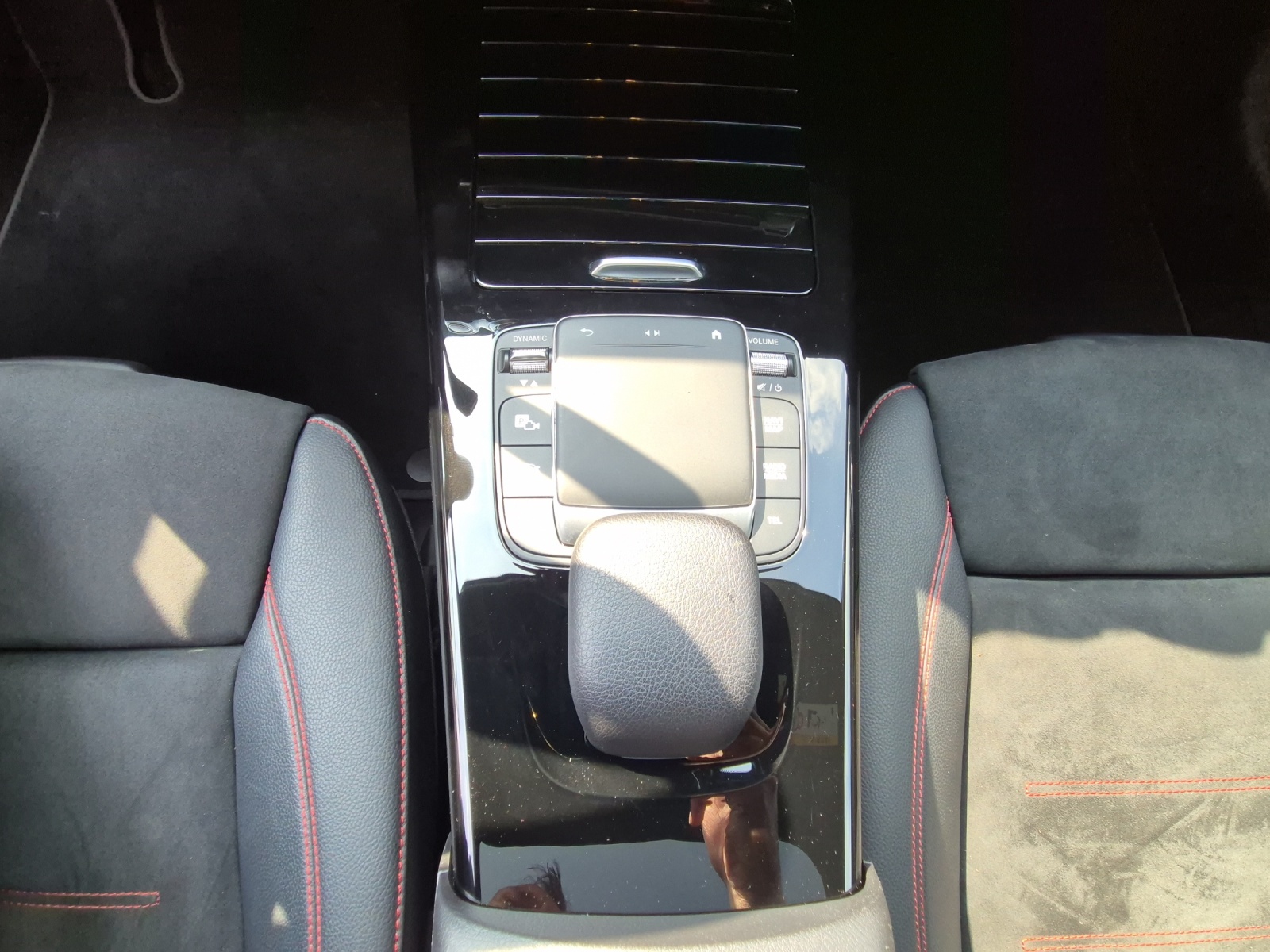 MERCEDES-BENZ A 250 AMG Line 4Matic-image-13