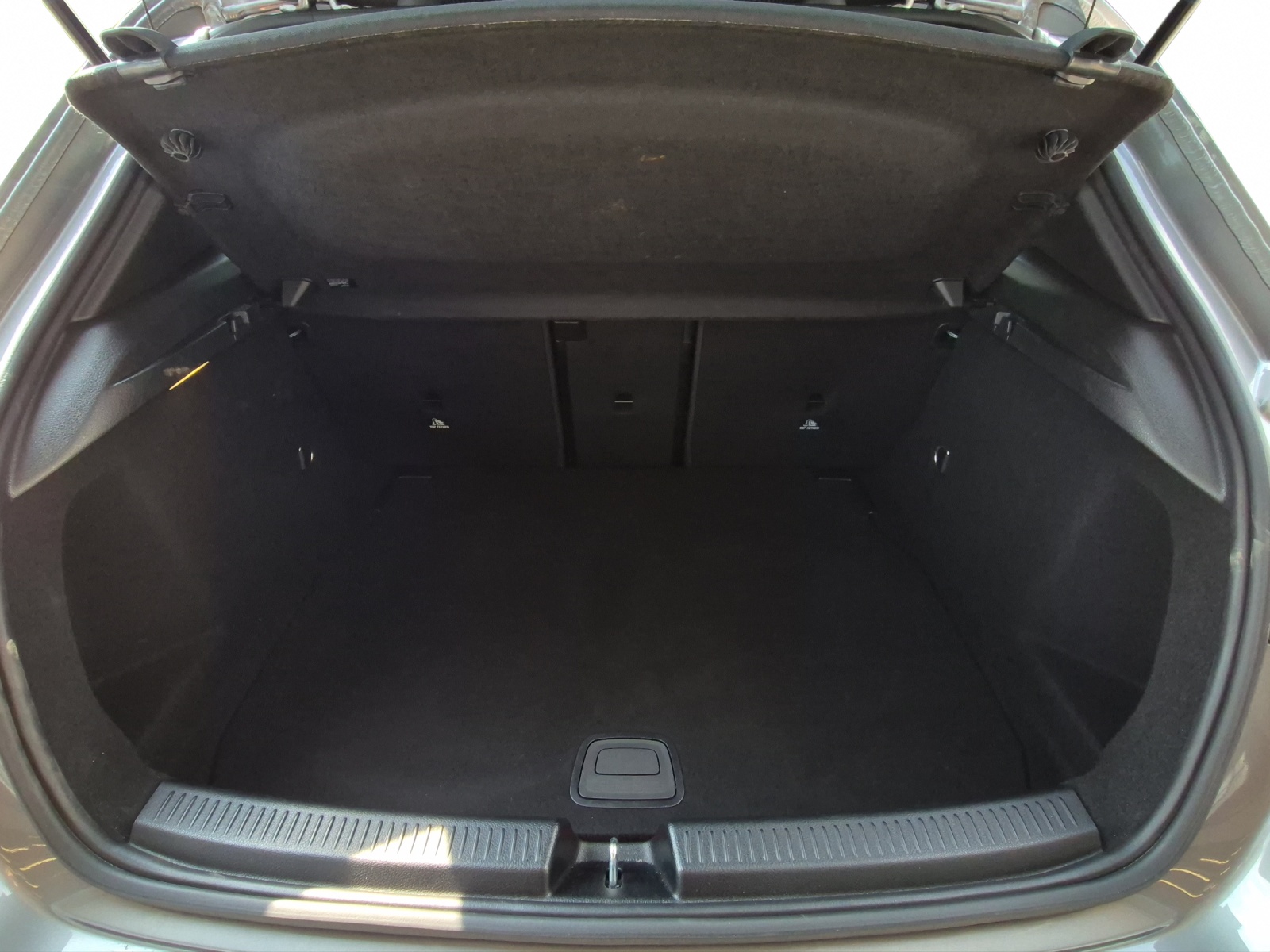 MERCEDES-BENZ A 250 AMG Line 4Matic-image-19
