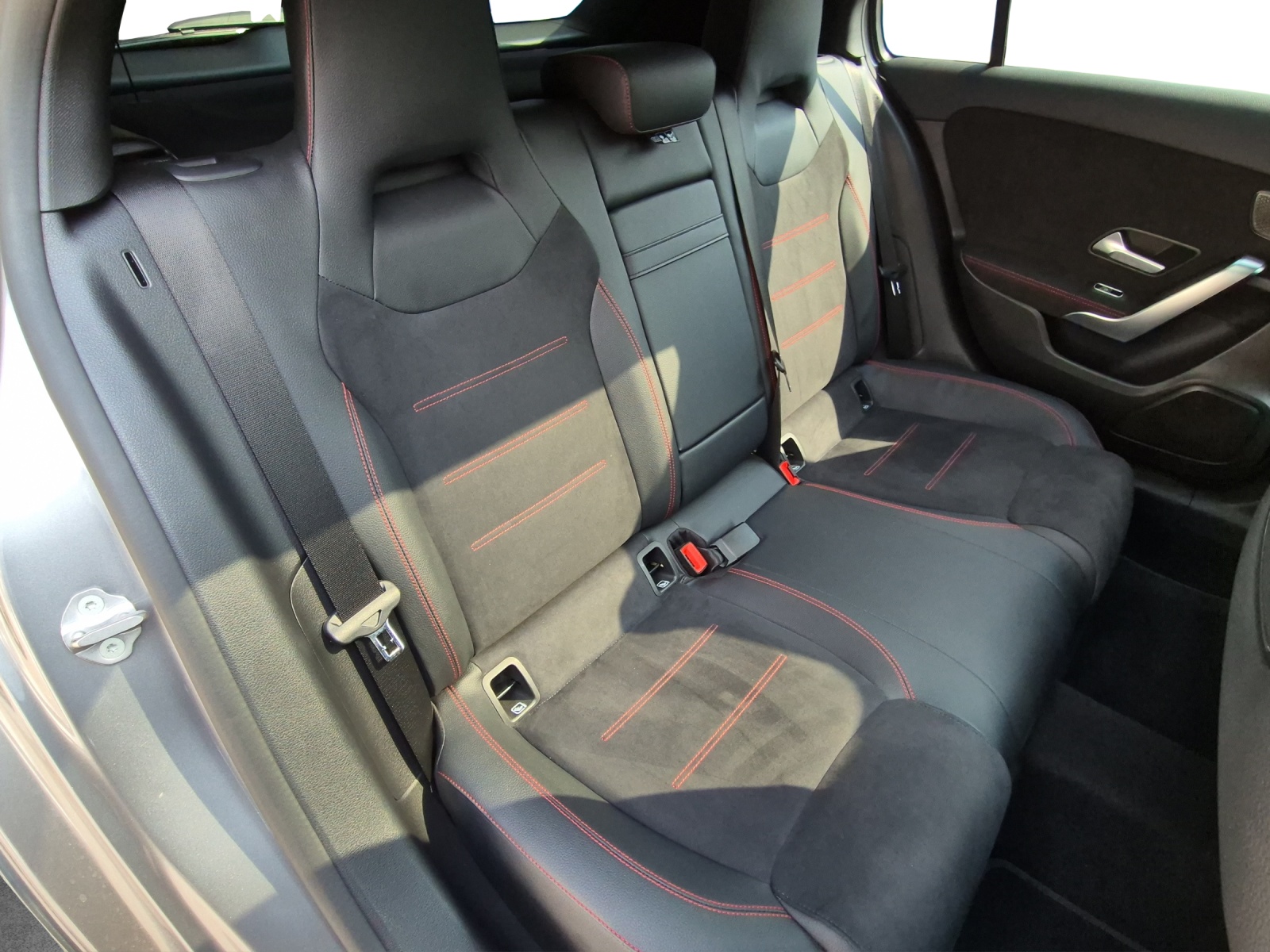 MERCEDES-BENZ A 250 AMG Line 4Matic-image-18