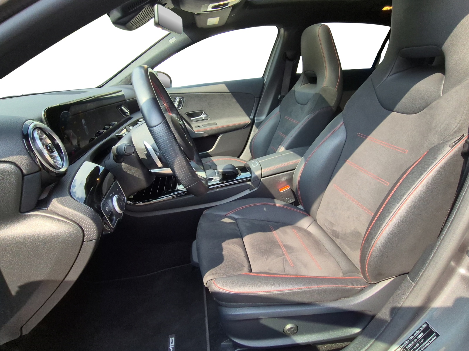 MERCEDES-BENZ A 250 AMG Line 4Matic-image-8