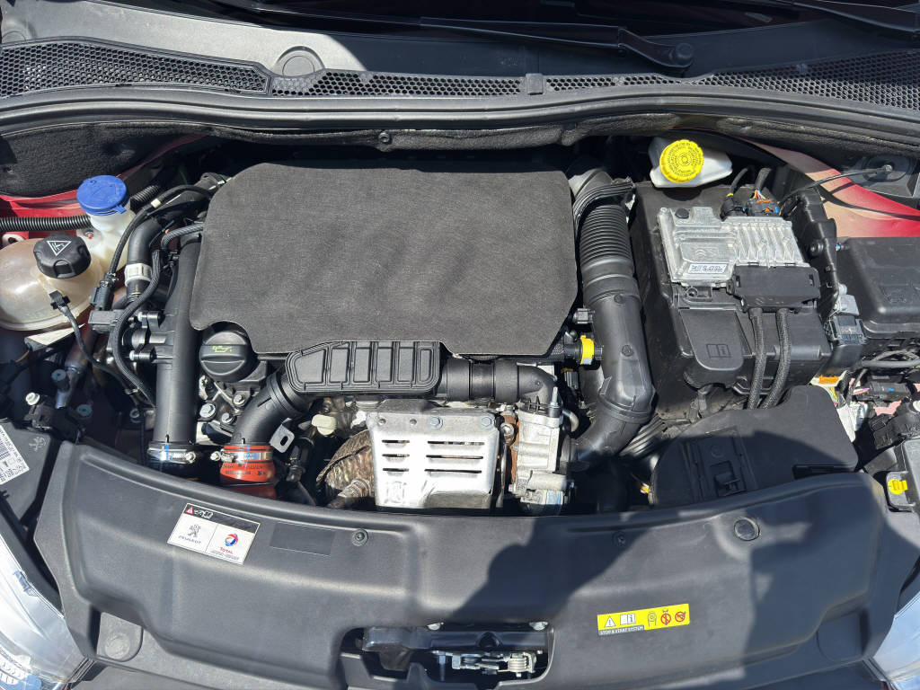 PEUGEOT 208 1.2 PureTech Allure S/S-image-14