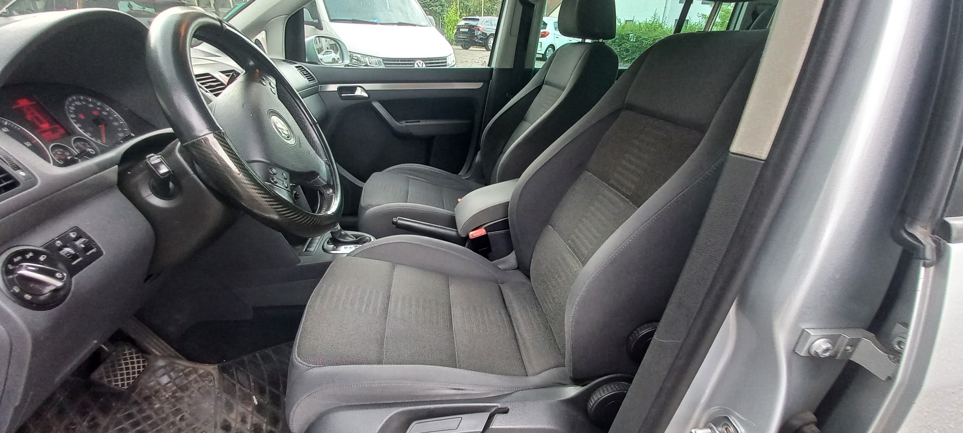 VW Touran 2.0 TDI Highline-image-8