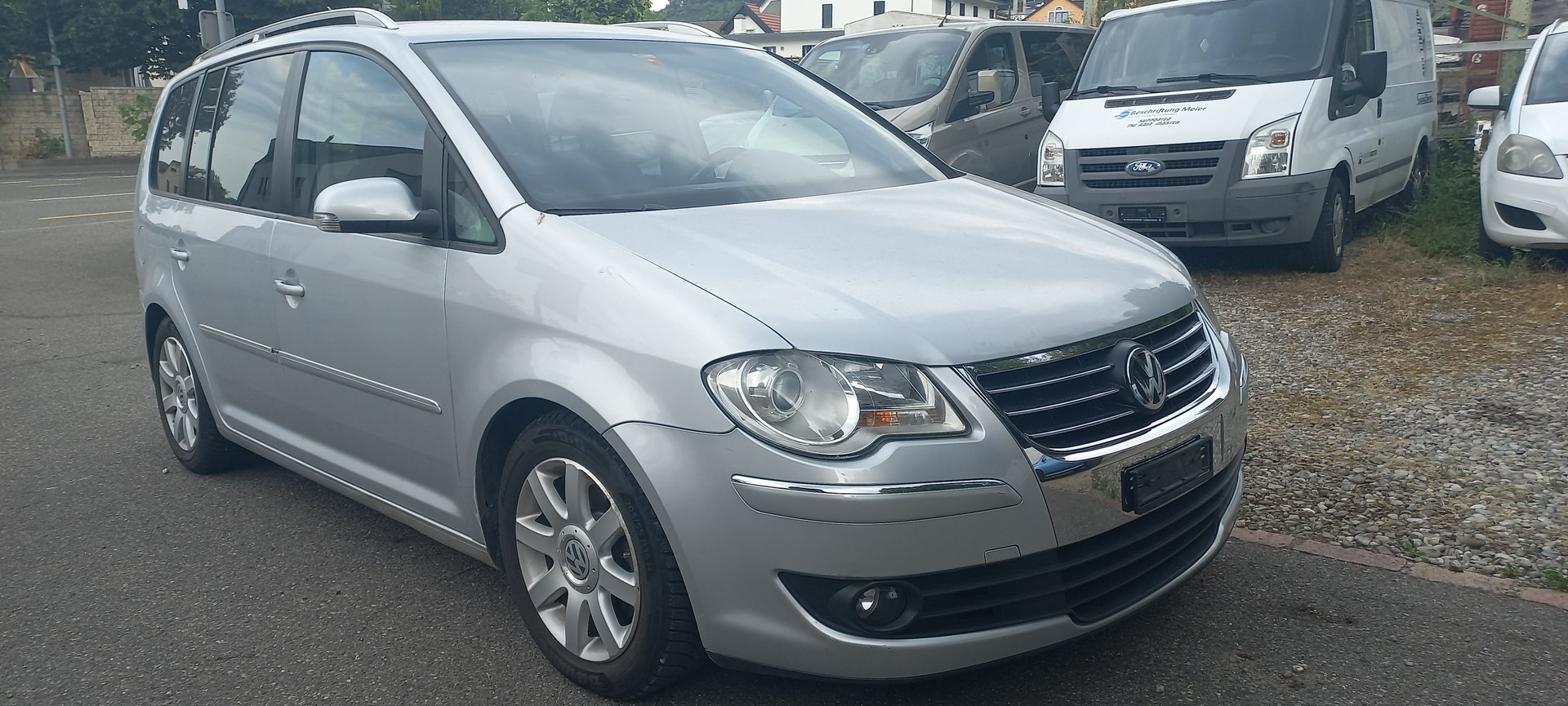 VW Touran 2.0 TDI Highline-image-1