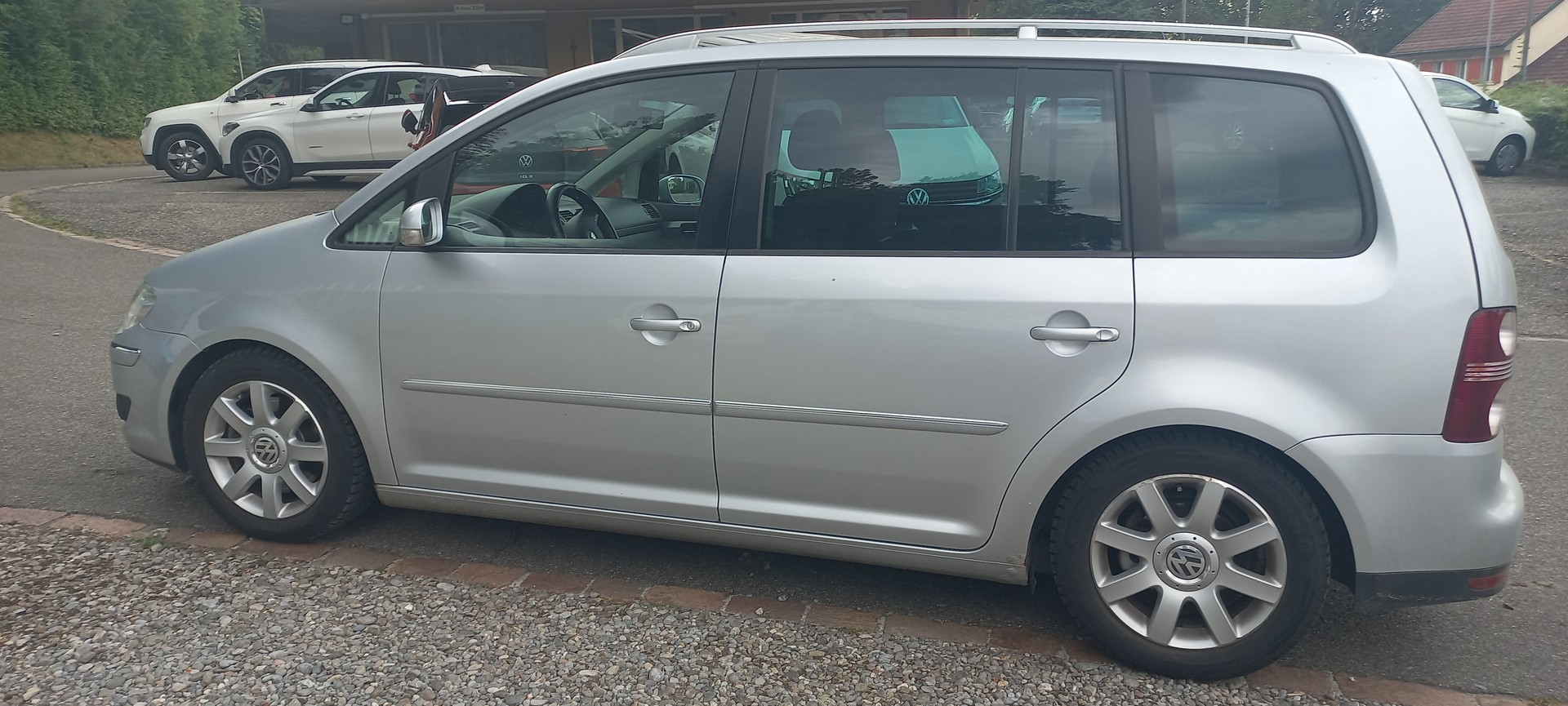 VW Touran 2.0 TDI Highline-image-4