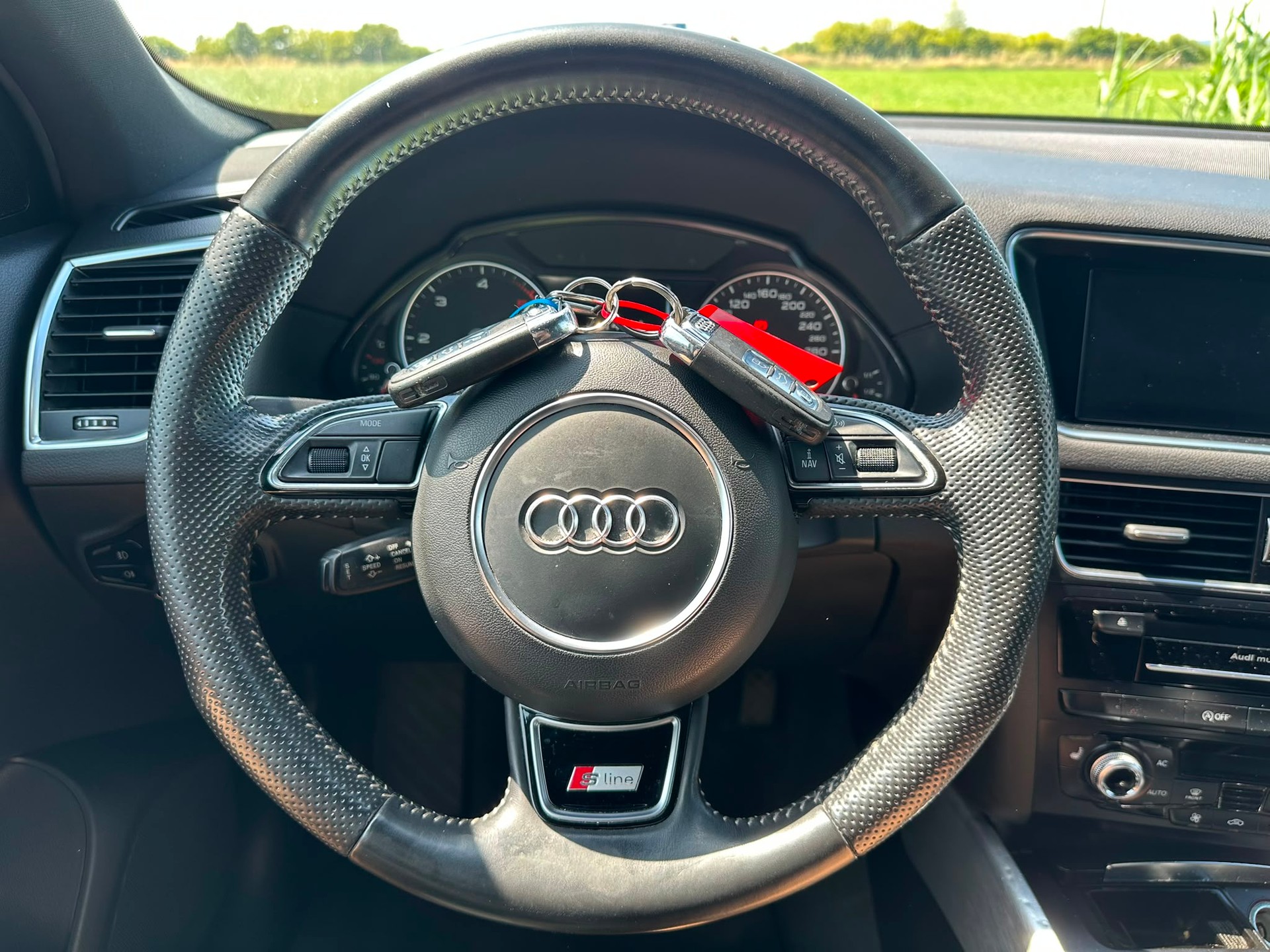 AUDI Q5 3.0 TDI S-Line quattro S-tronic-image-13
