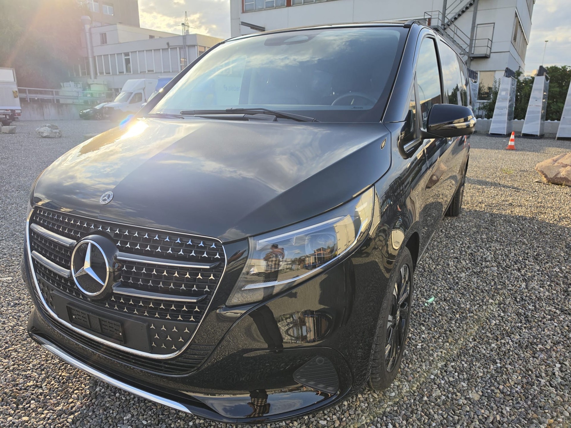 MERCEDES-BENZ V 300 d Extralang Avantgarde 9G-Tronic-image-5