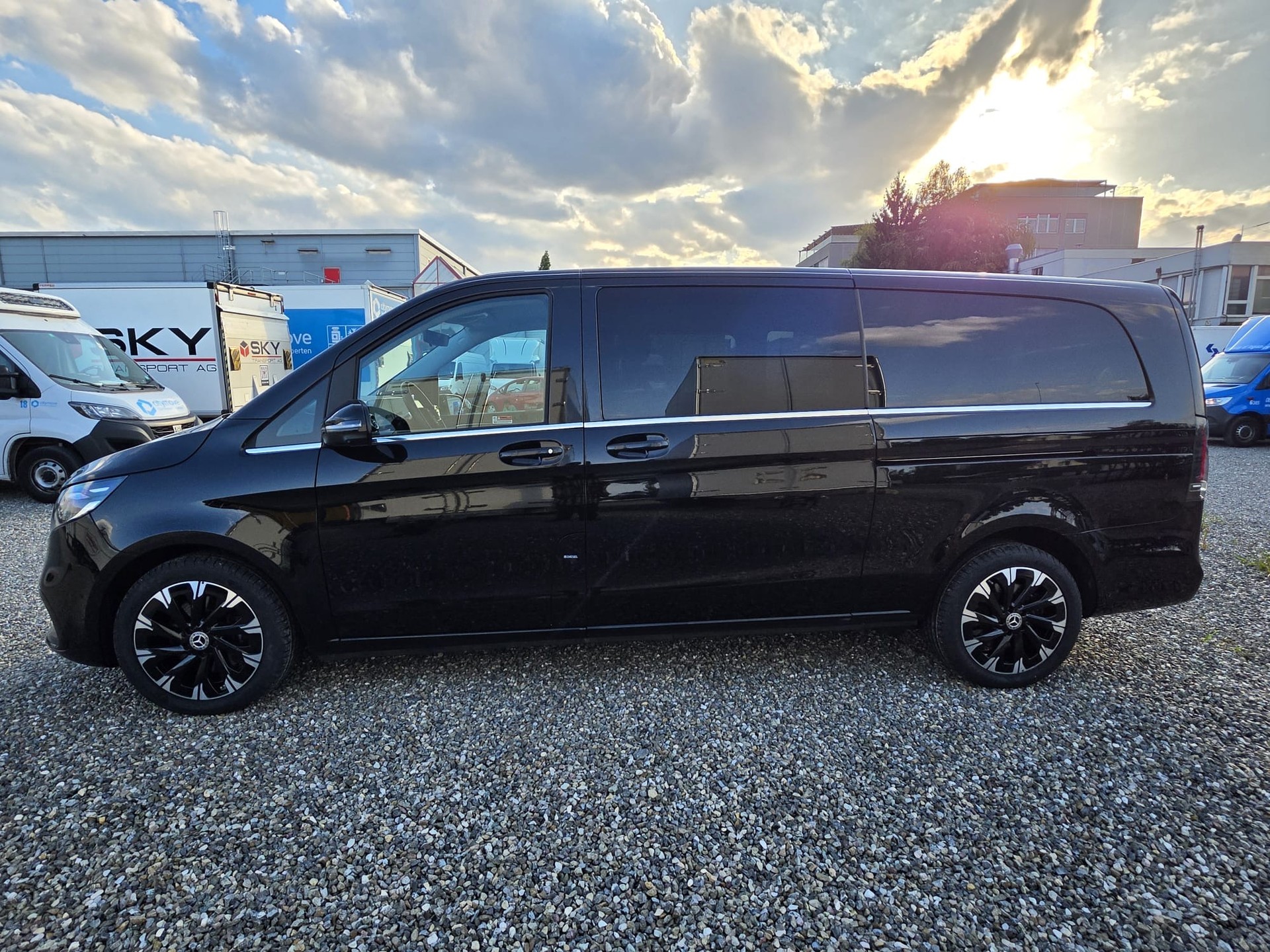 MERCEDES-BENZ V 300 d Extralang Avantgarde 9G-Tronic-image-1