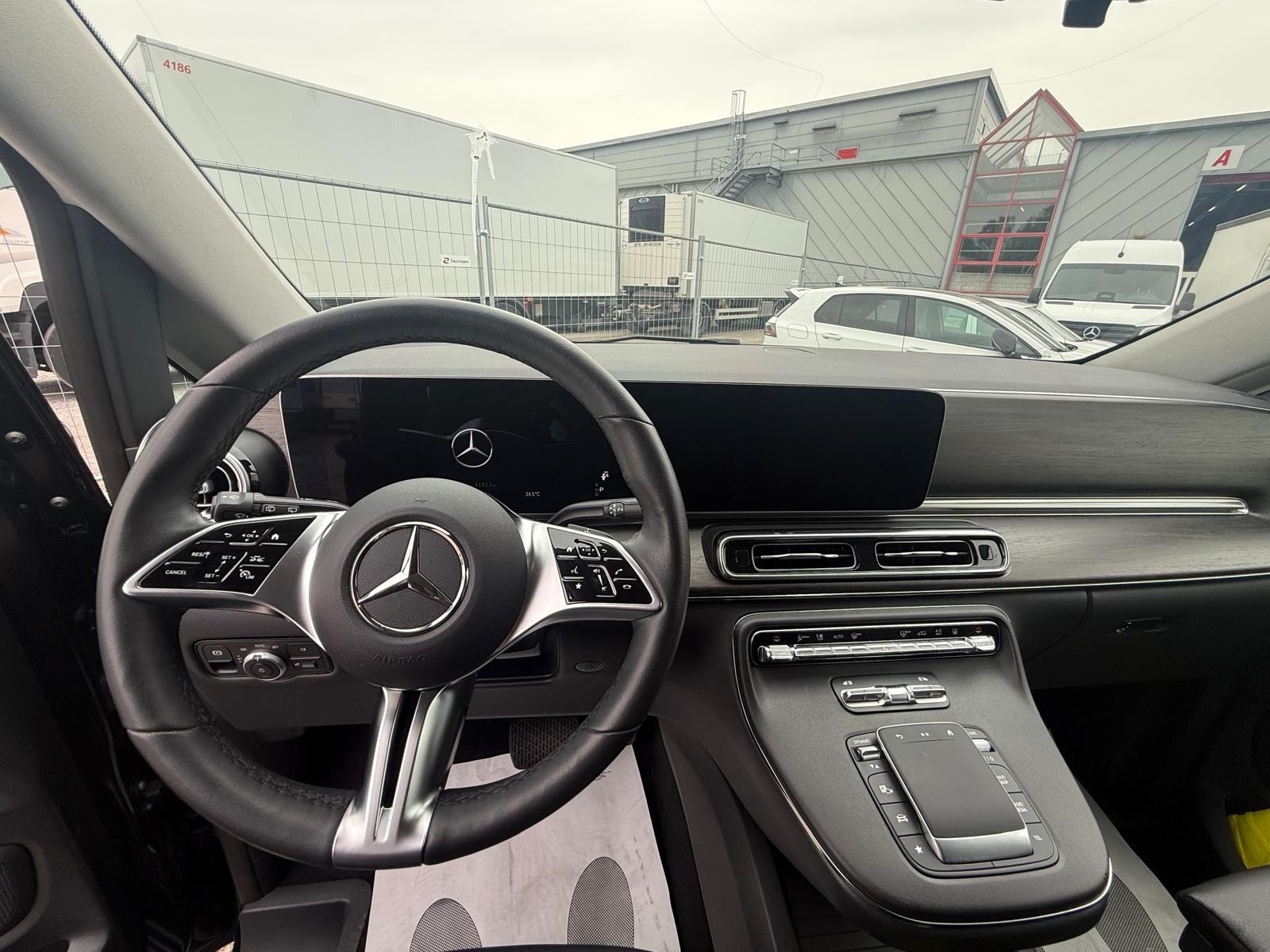 MERCEDES-BENZ V 300 d Extralang Avantgarde 9G-Tronic-image-9