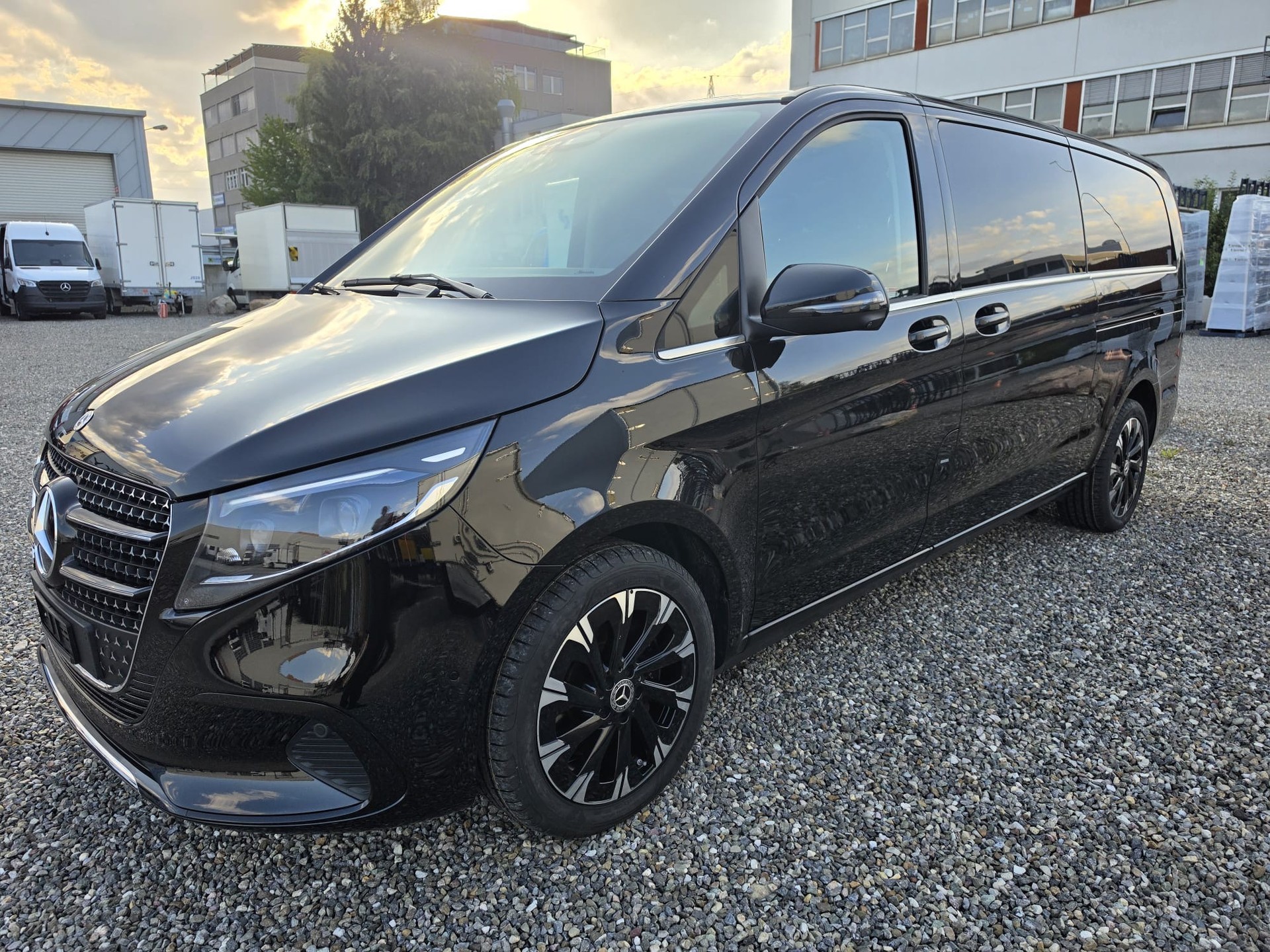 MERCEDES-BENZ V 300 d Extralang Avantgarde 9G-Tronic-image-0