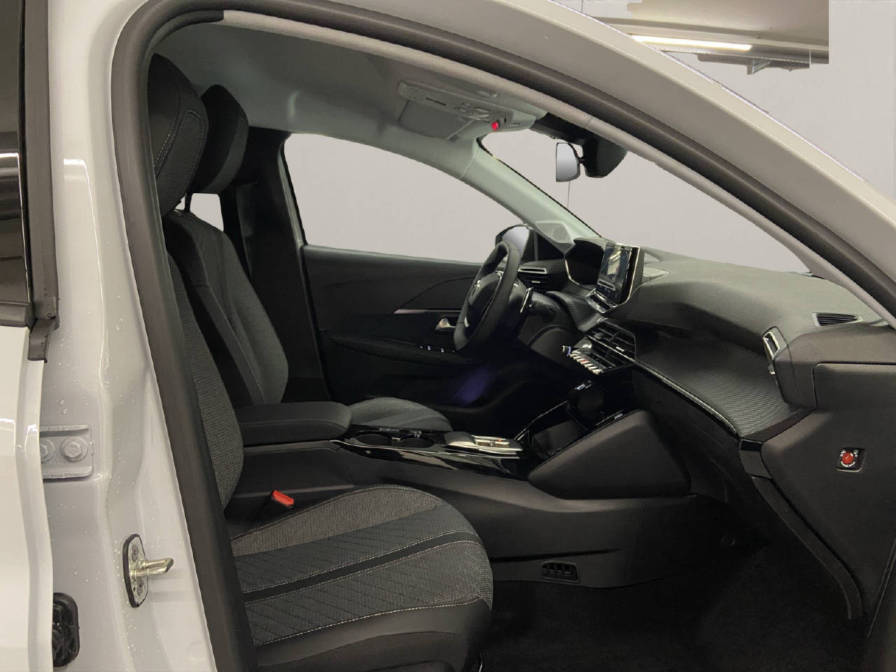 PEUGEOT 208 1.2 Hybrid Allure Premium Demo-image-10
