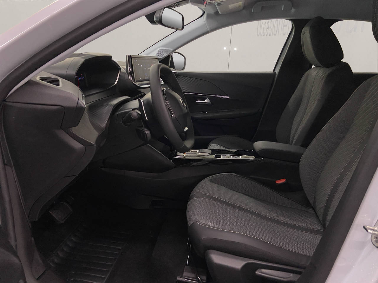 PEUGEOT 208 1.2 Hybrid Allure Premium Demo-image-4
