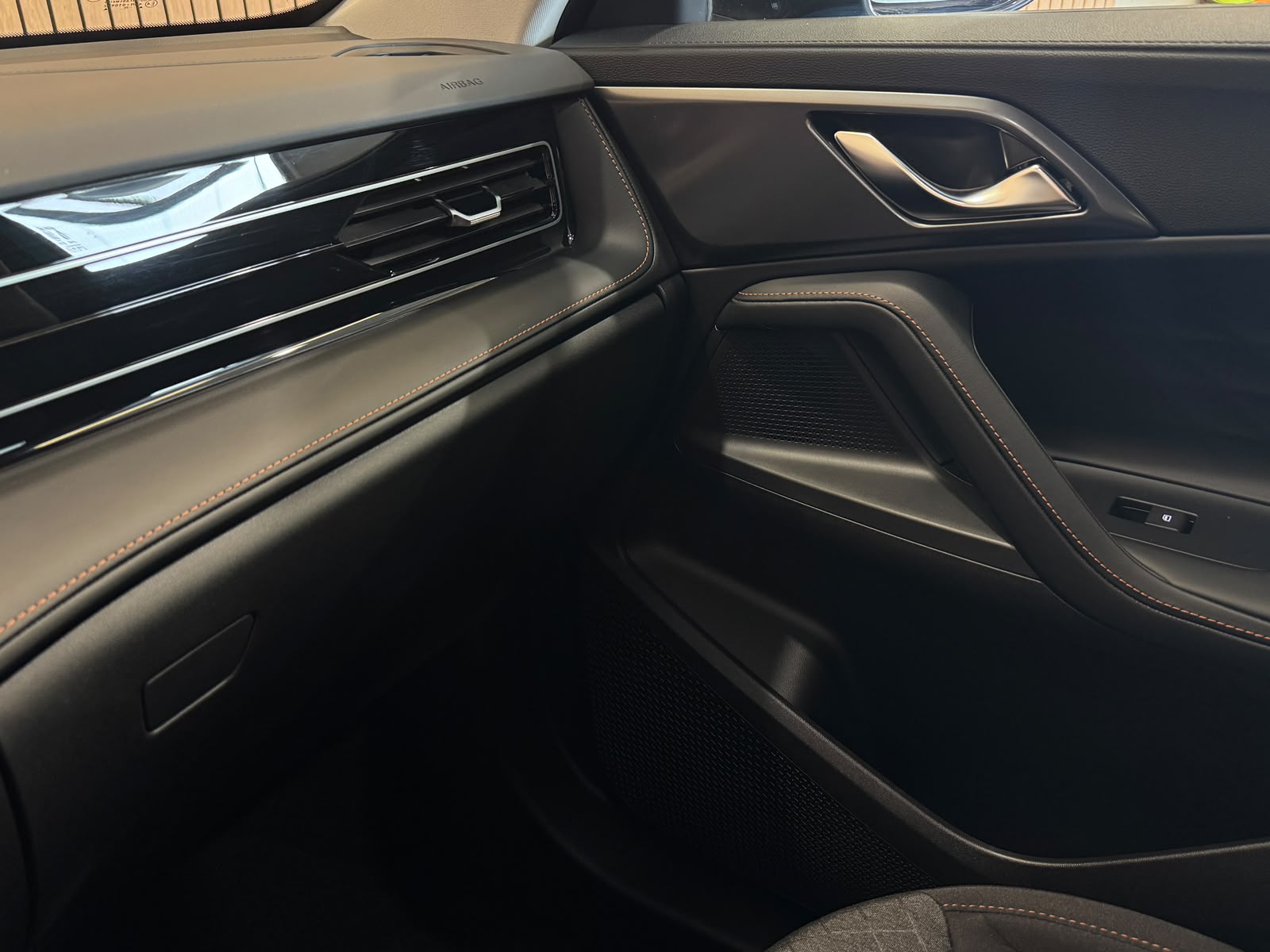 MG HS 1.5 T PHEV Comfort-image-11