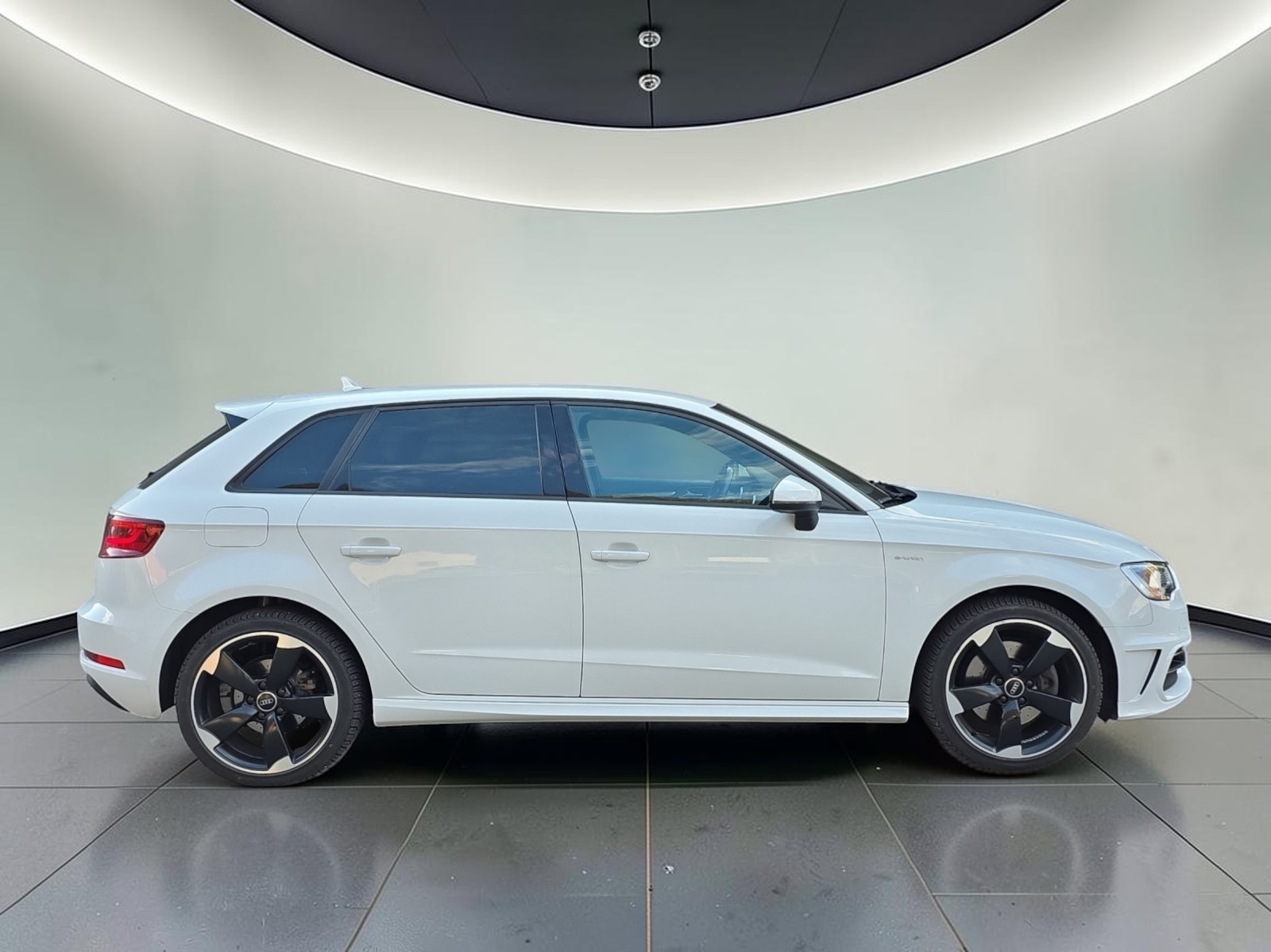 AUDI A3 Sportback 1.4 e-tron Attraction S-tronic-image-2