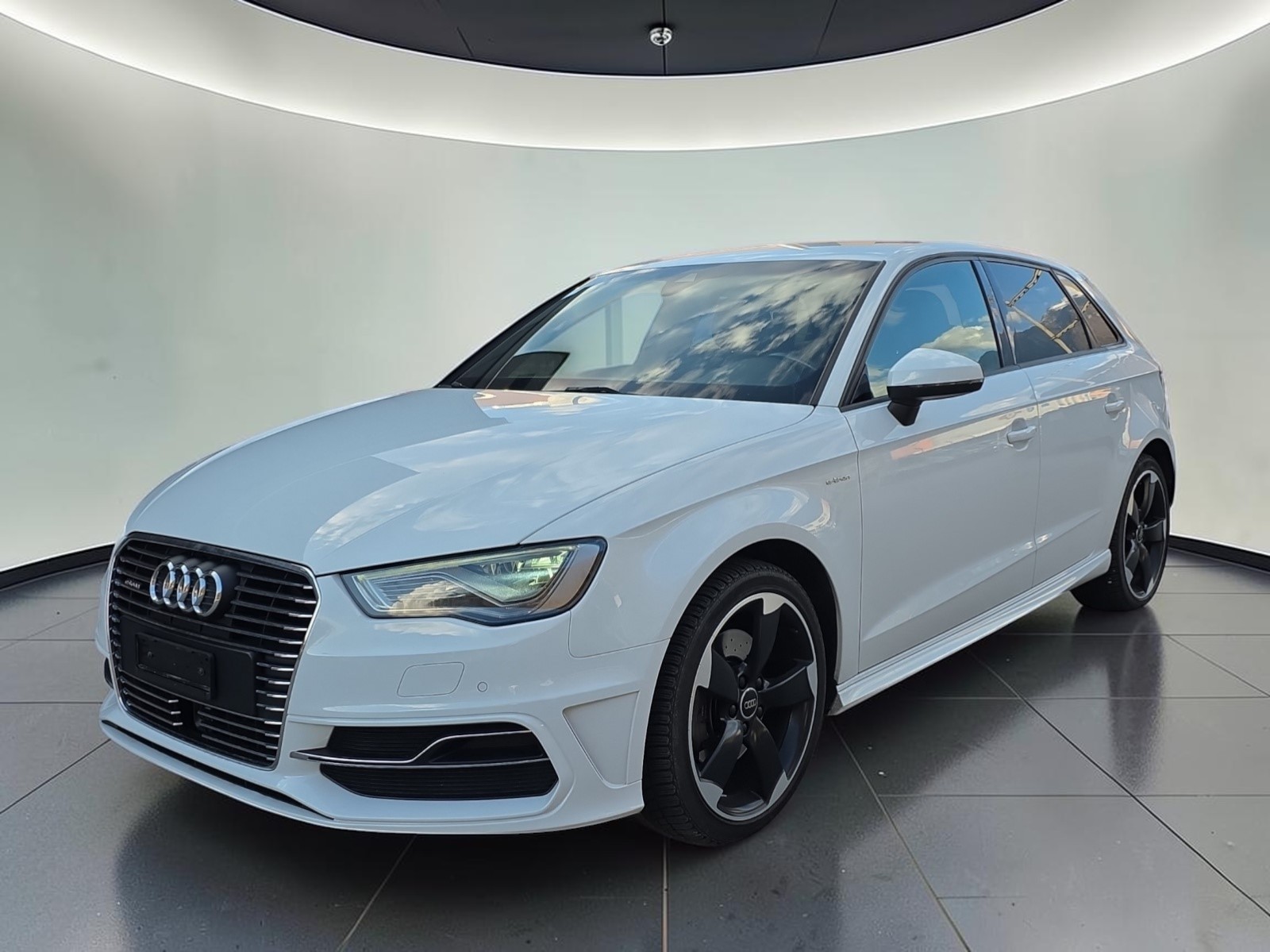 AUDI A3 Sportback 1.4 e-tron Attraction S-tronic-image-0