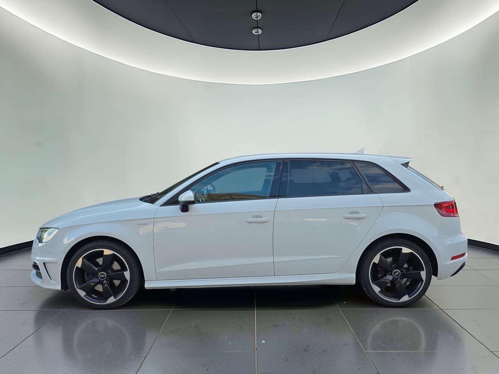 AUDI A3 Sportback 1.4 e-tron Attraction S-tronic-image-7