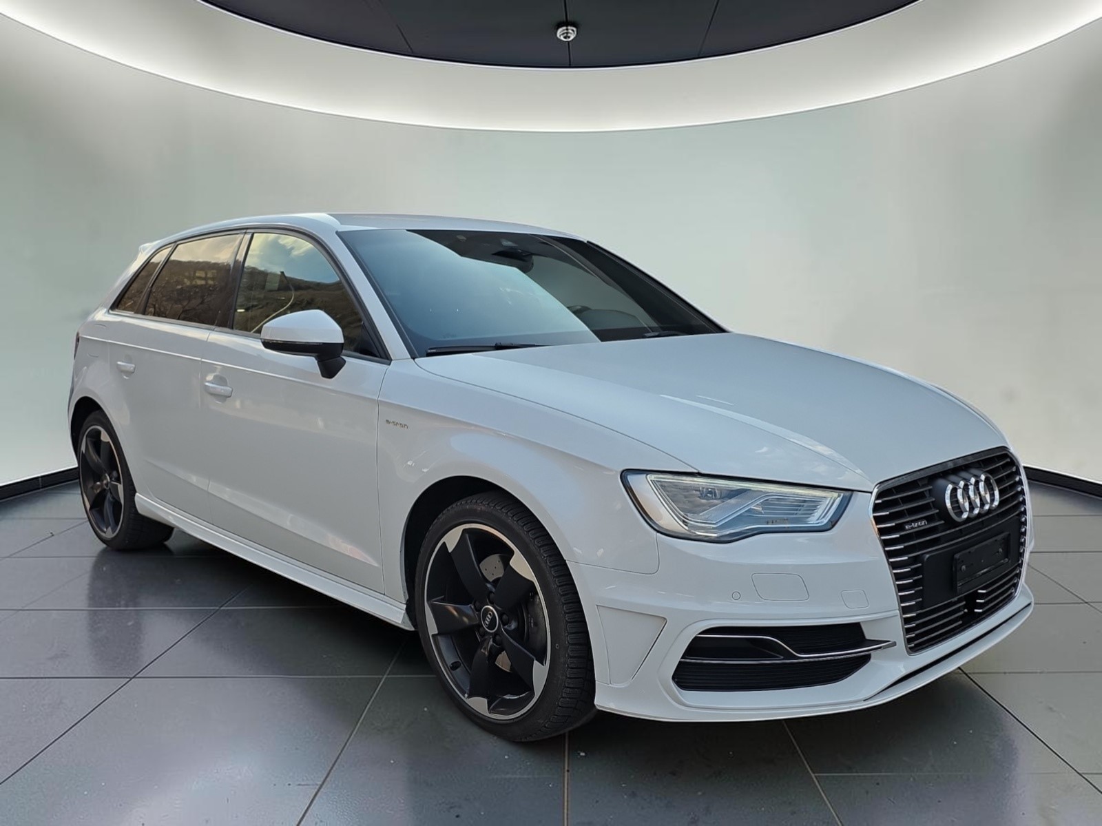 AUDI A3 Sportback 1.4 e-tron Attraction S-tronic-image-3