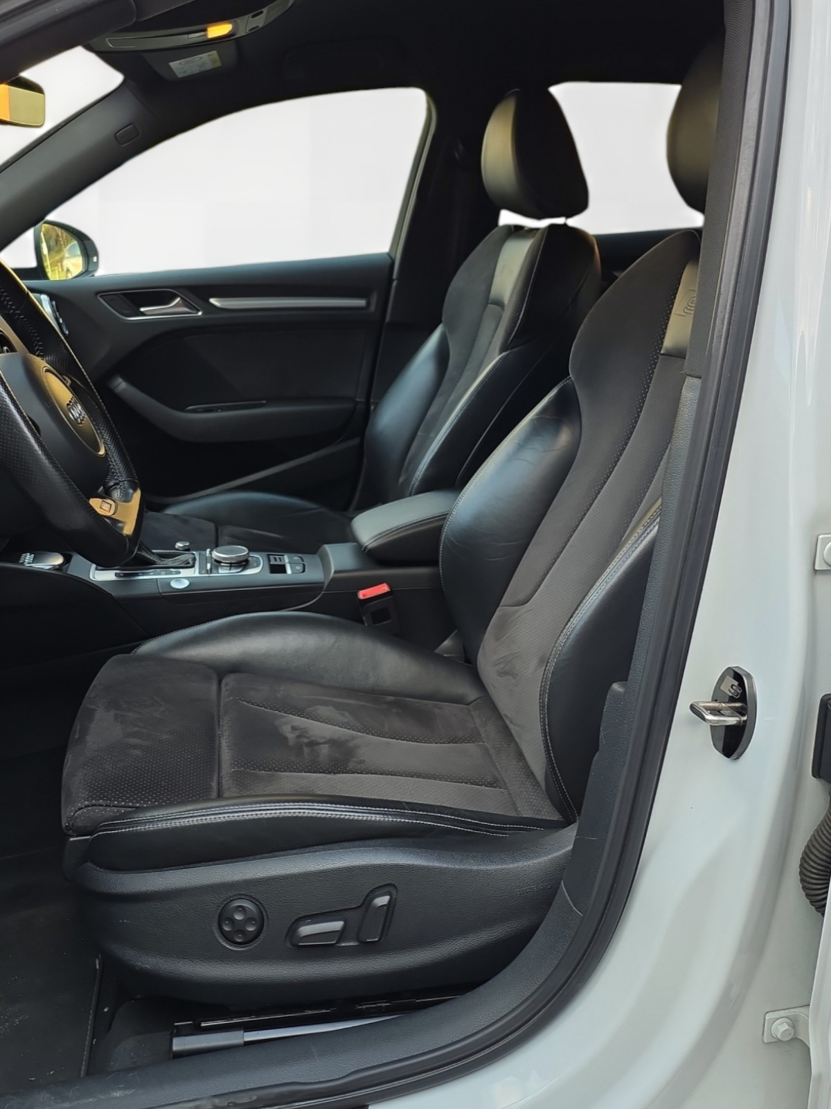 AUDI A3 Sportback 1.4 e-tron Attraction S-tronic-image-11