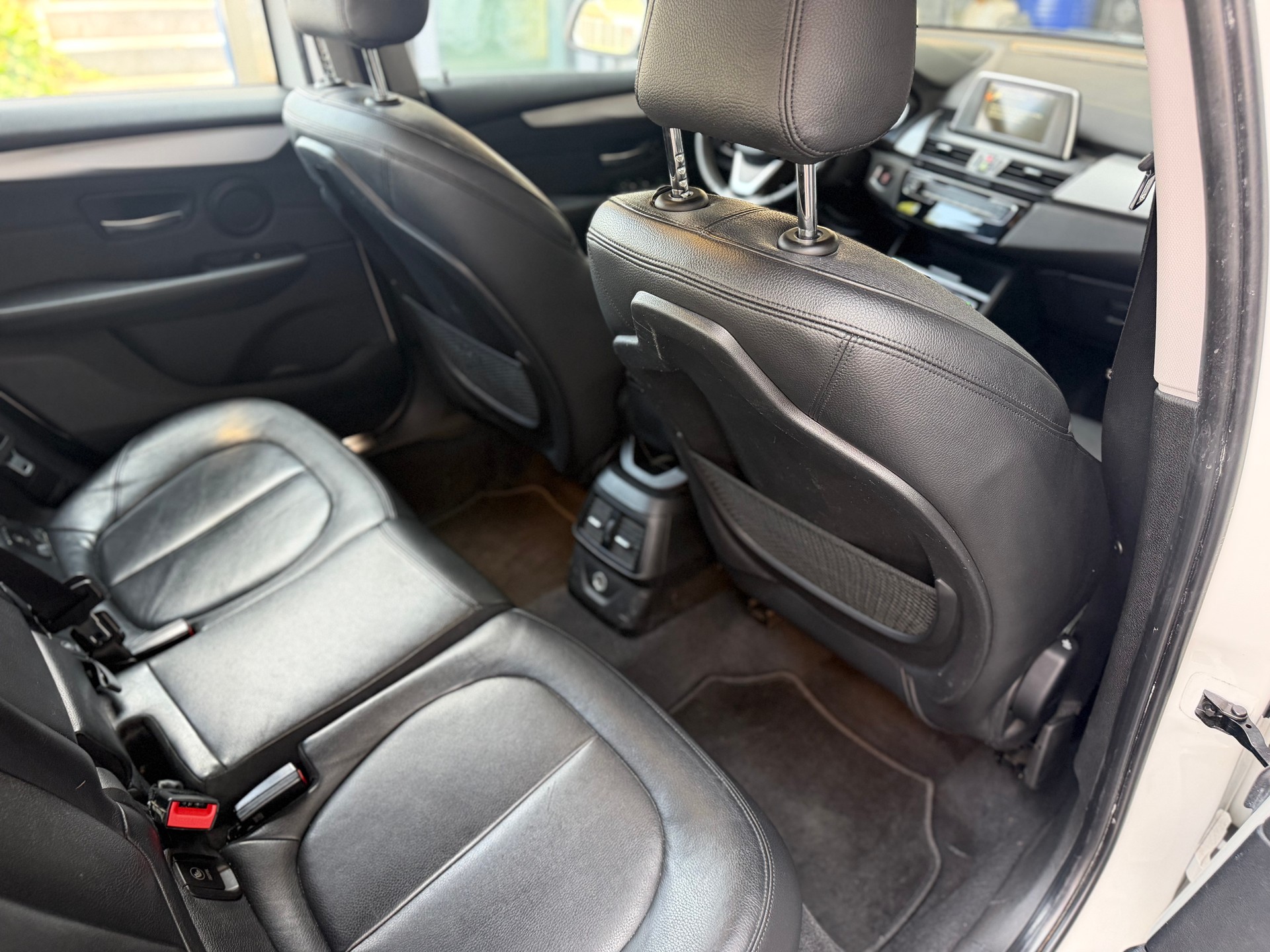 BMW 218i Active Tourer Steptronic-image-13