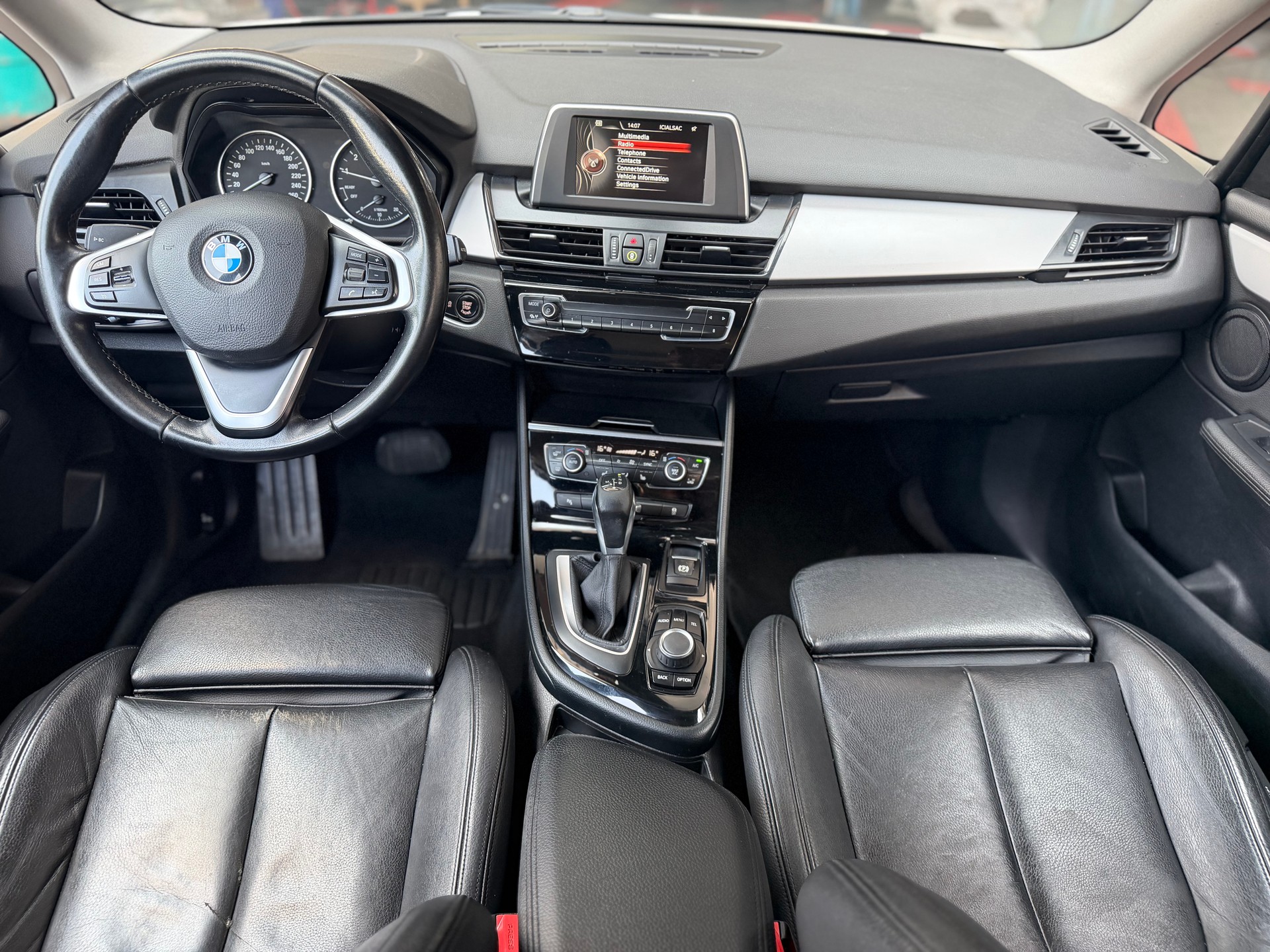 BMW 218i Active Tourer Steptronic-image-6