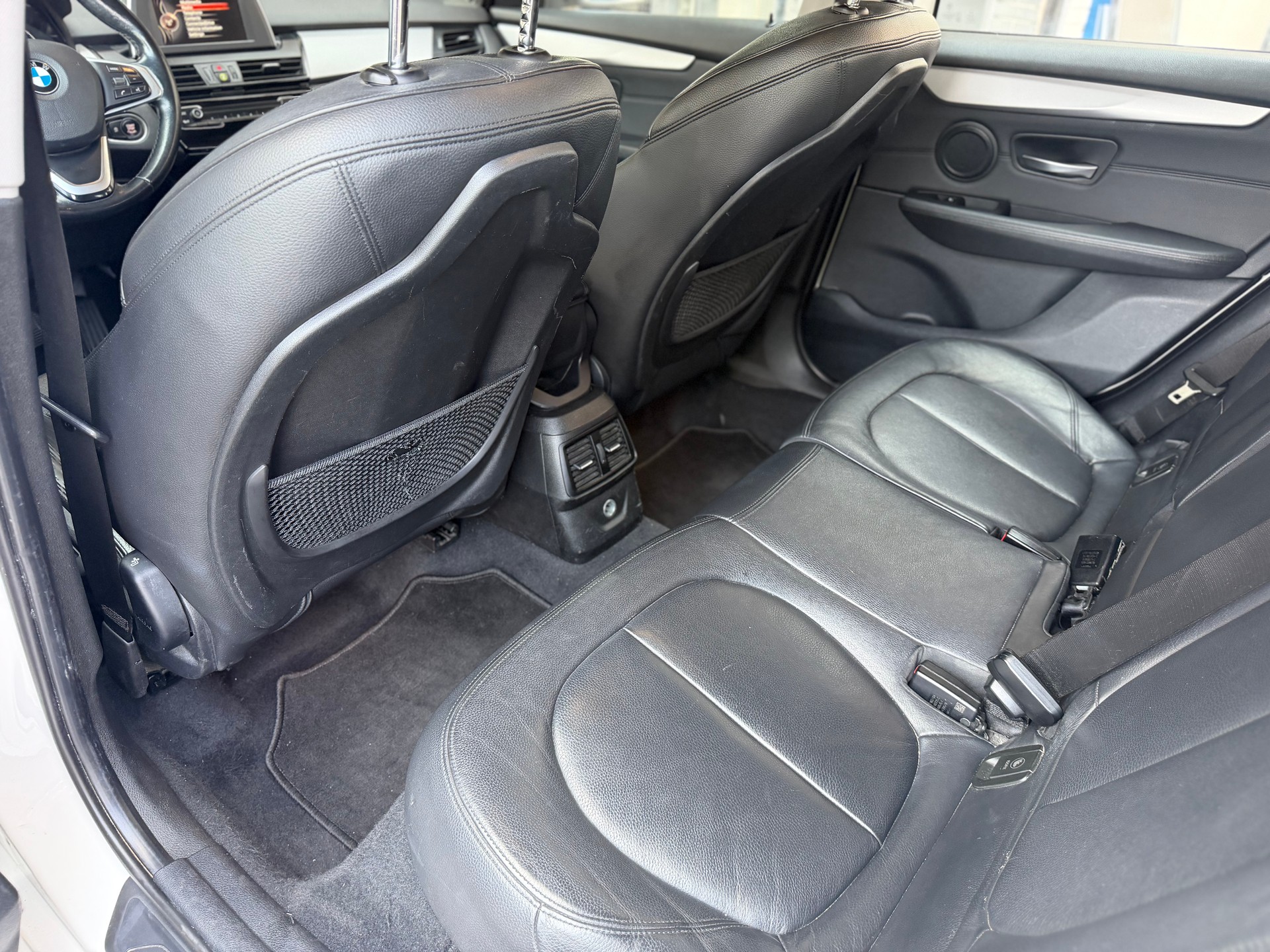 BMW 218i Active Tourer Steptronic-image-12
