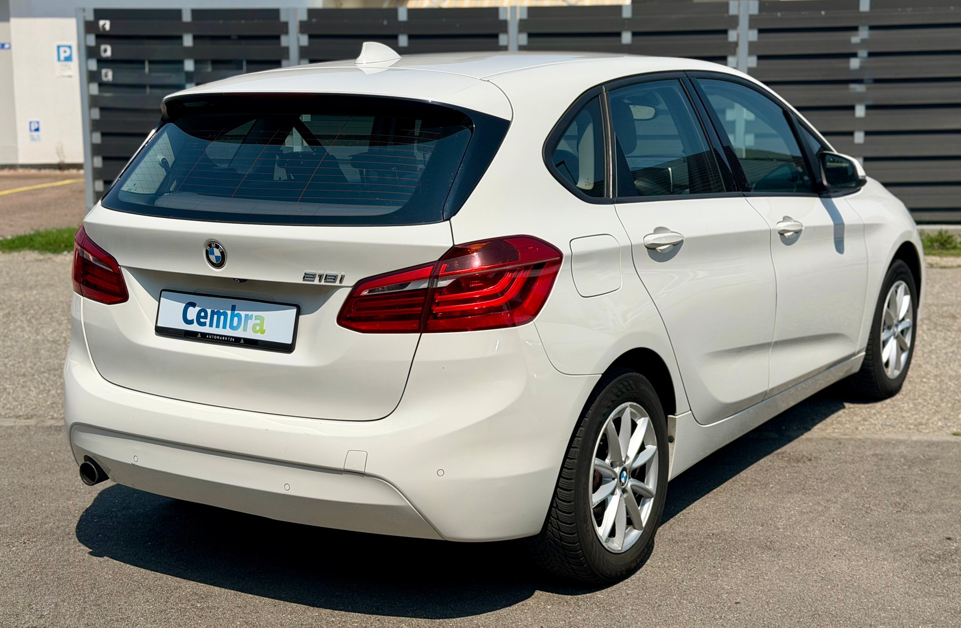 BMW 218i Active Tourer Steptronic-image-3