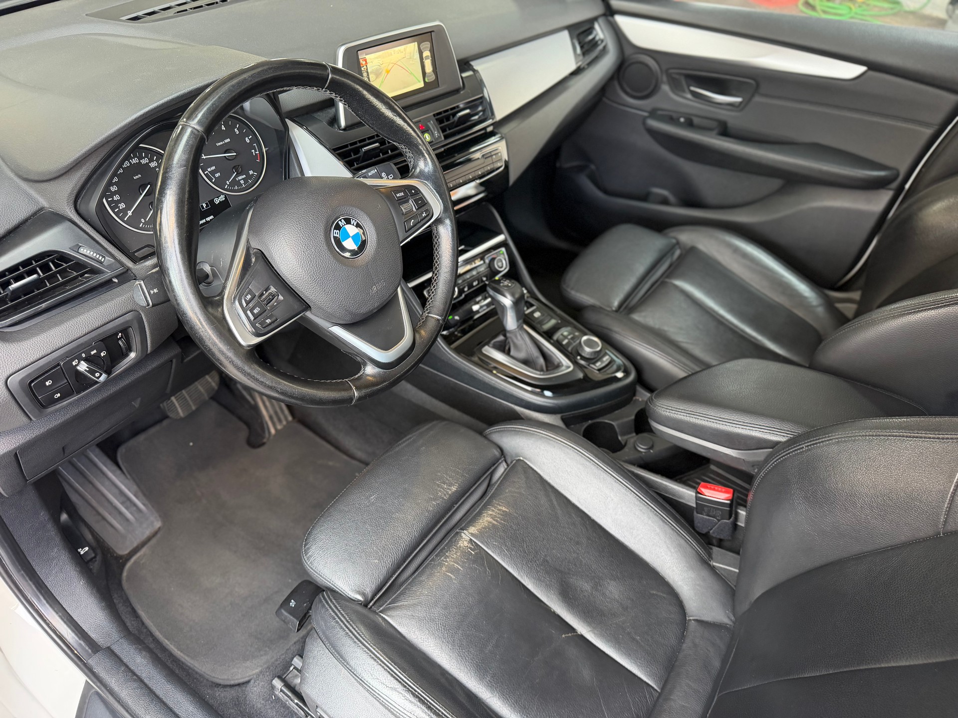 BMW 218i Active Tourer Steptronic-image-9