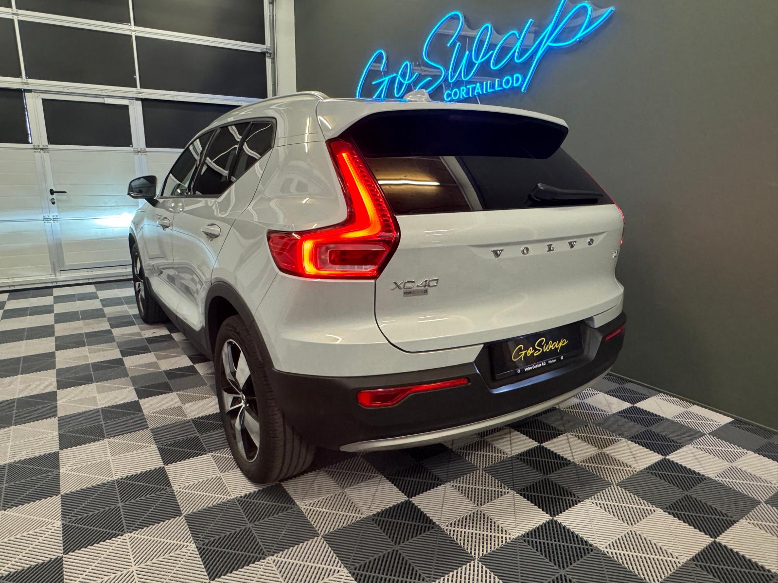 VOLVO XC40 T3 Momentum Geartronic-image-3