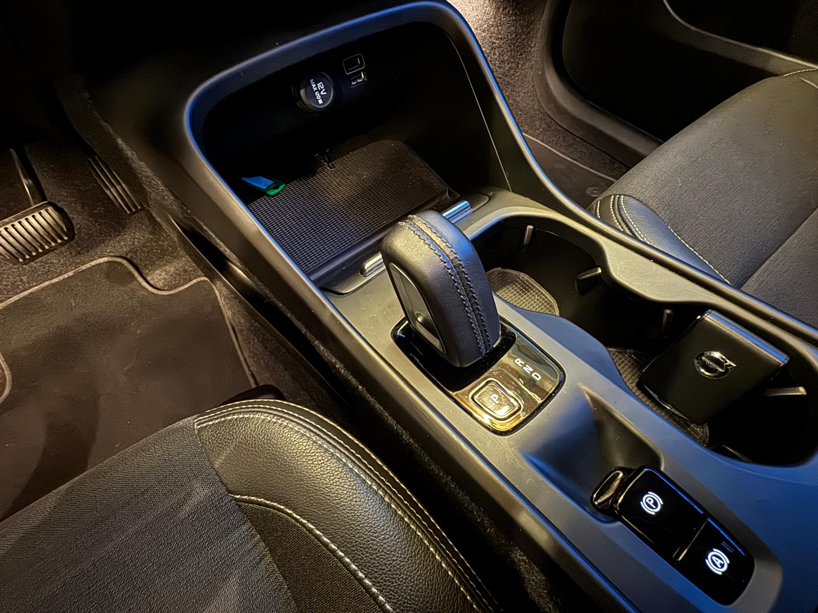 VOLVO XC40 T3 Momentum Geartronic-image-23